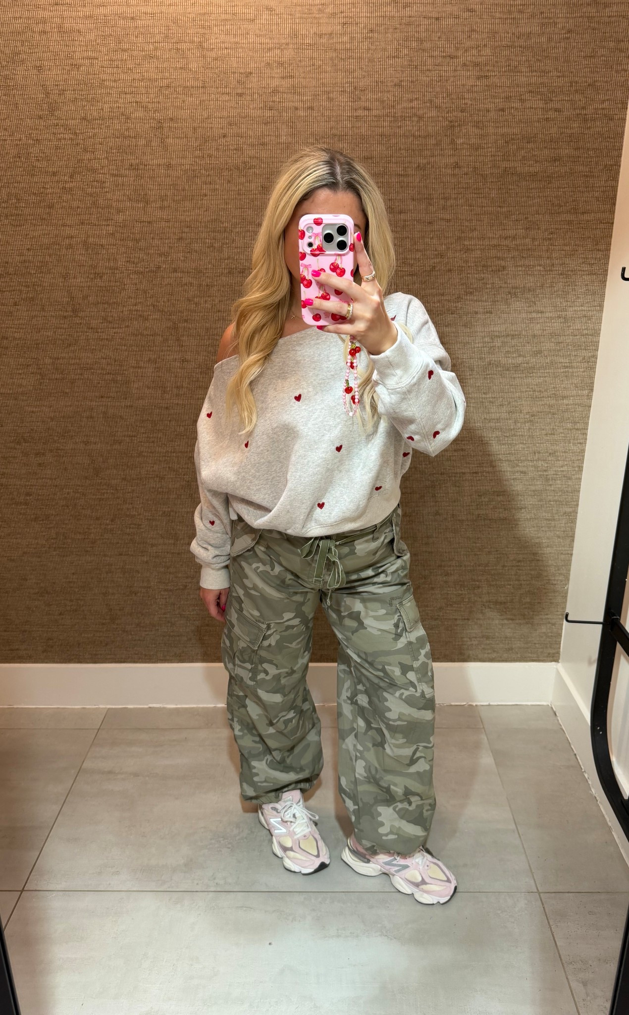 Casual outfit
Sweater m
Camo cargo pants 27 short
New balance sneakers 