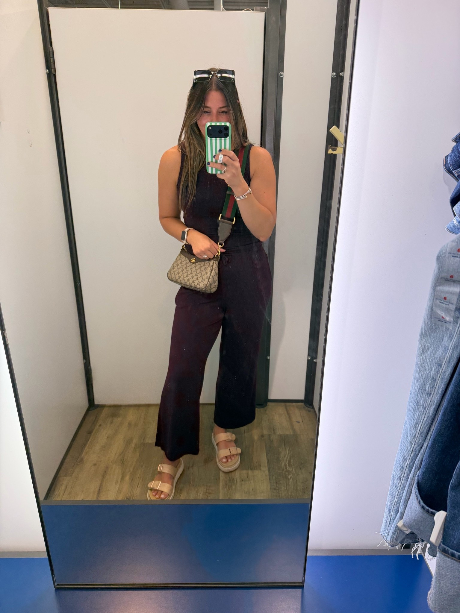 Out running errands in the easiest lounge set to throw on! 💕