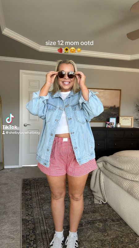 Midsize OOTD 🍓🤗🌻 wearing a size XL in amazon boxer shorts. Trucker jacket size large!

#LTKMidsize #LTKFindsUnder50 #LTKVideo