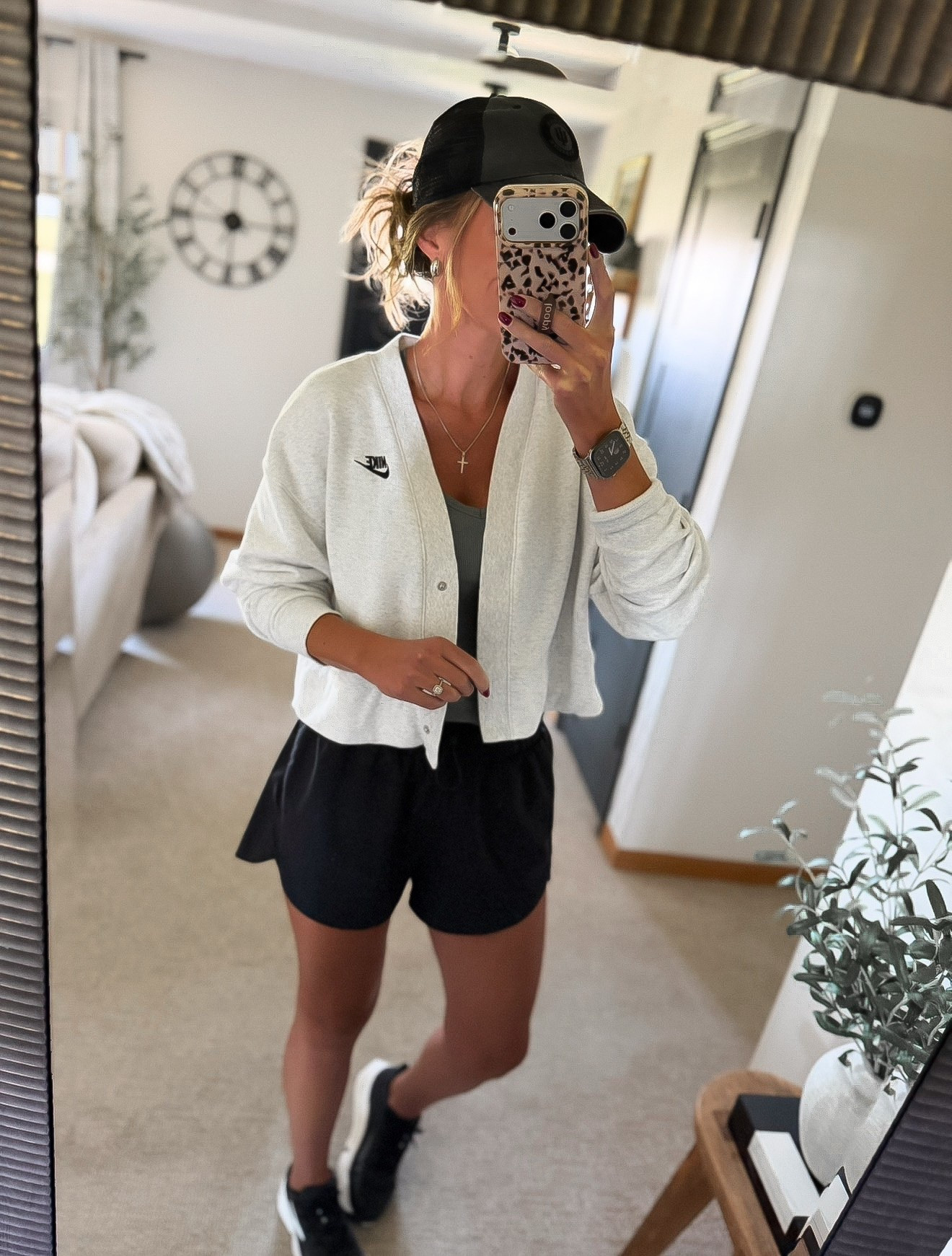 I find myself reaching for this sweatshirt cardigan constantly. Perfect for chilly mornings, restaurant with a/c, school drop off…
Wearing medium in all pieces.

#LTKActive #LTKSeasonal #LTKOver40