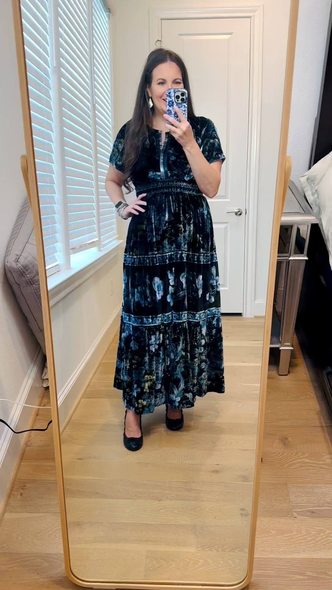 Fall outfit / work outfit / blue and black velvet dress / short sleeve maxi dress / wedding guest dress / petite dresses / work wear / navy heels 

#LTKSeasonal #LTKWorkwear #LTKPetite