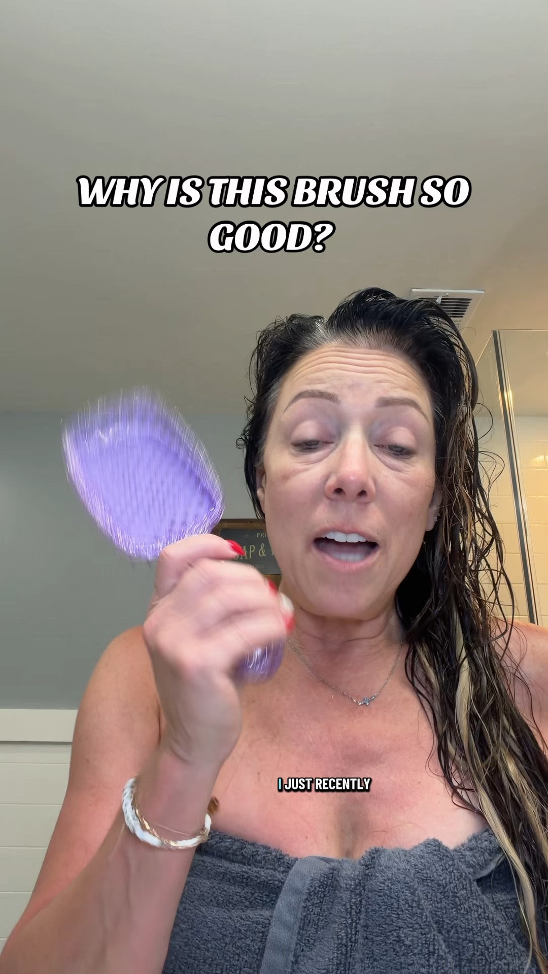 If brushing your hair feels like a workout… this brush is SUCH a good find. #theunbrush
#hairbrush
#detanglingbrush
#haircare
#over50beauty