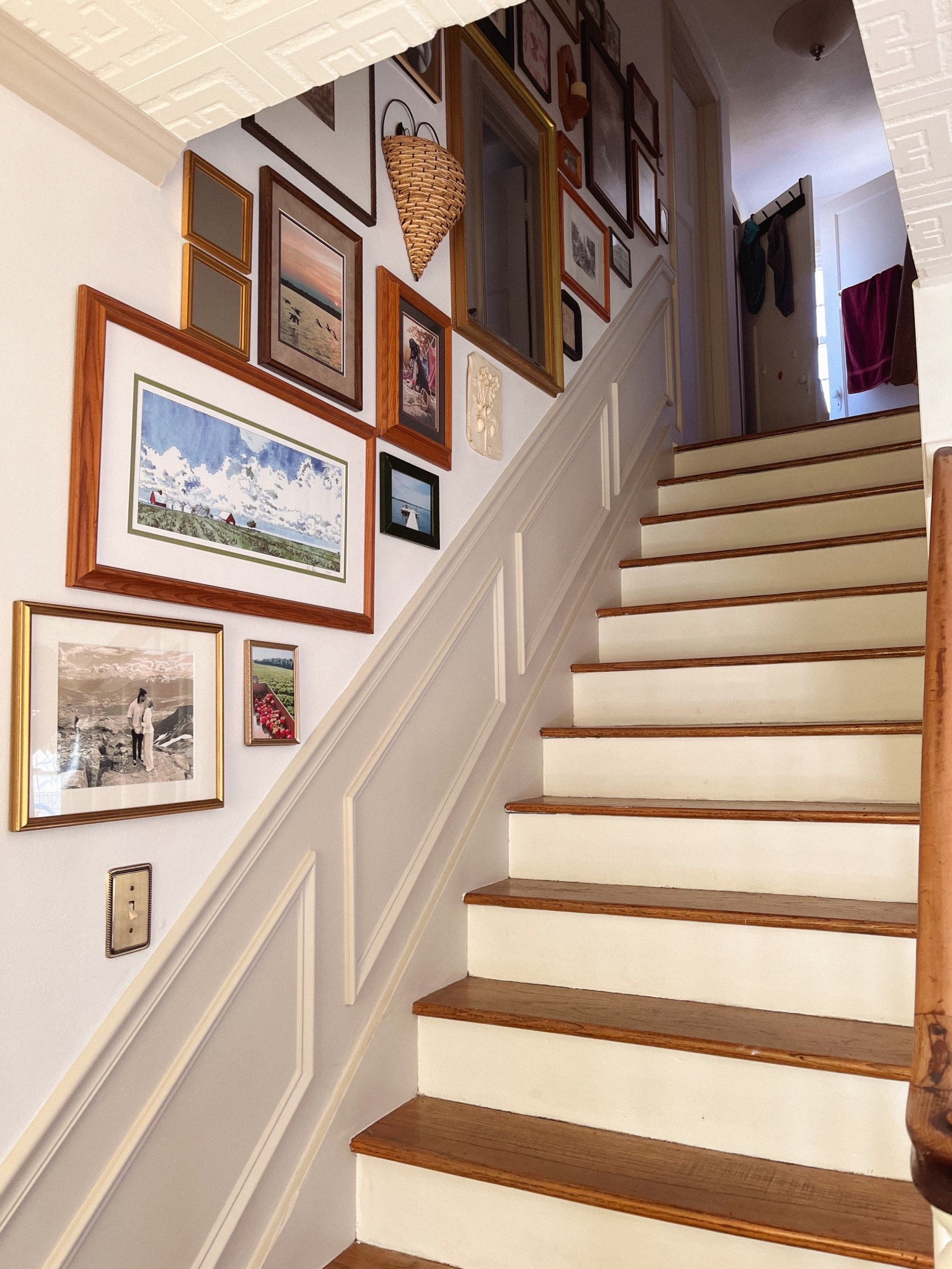 I recently added wainscoting to my staircase and I couldn’t be happier with the results!! I’ll be linking what I used for materials - also, 99% of the frames I thrifted for the gallery wall!🙌🏼
.
.
#homeprojects #diy #staircase #staircaseinspo #wainscoting #homestyling 

#LTKHome #LTKStyleTip