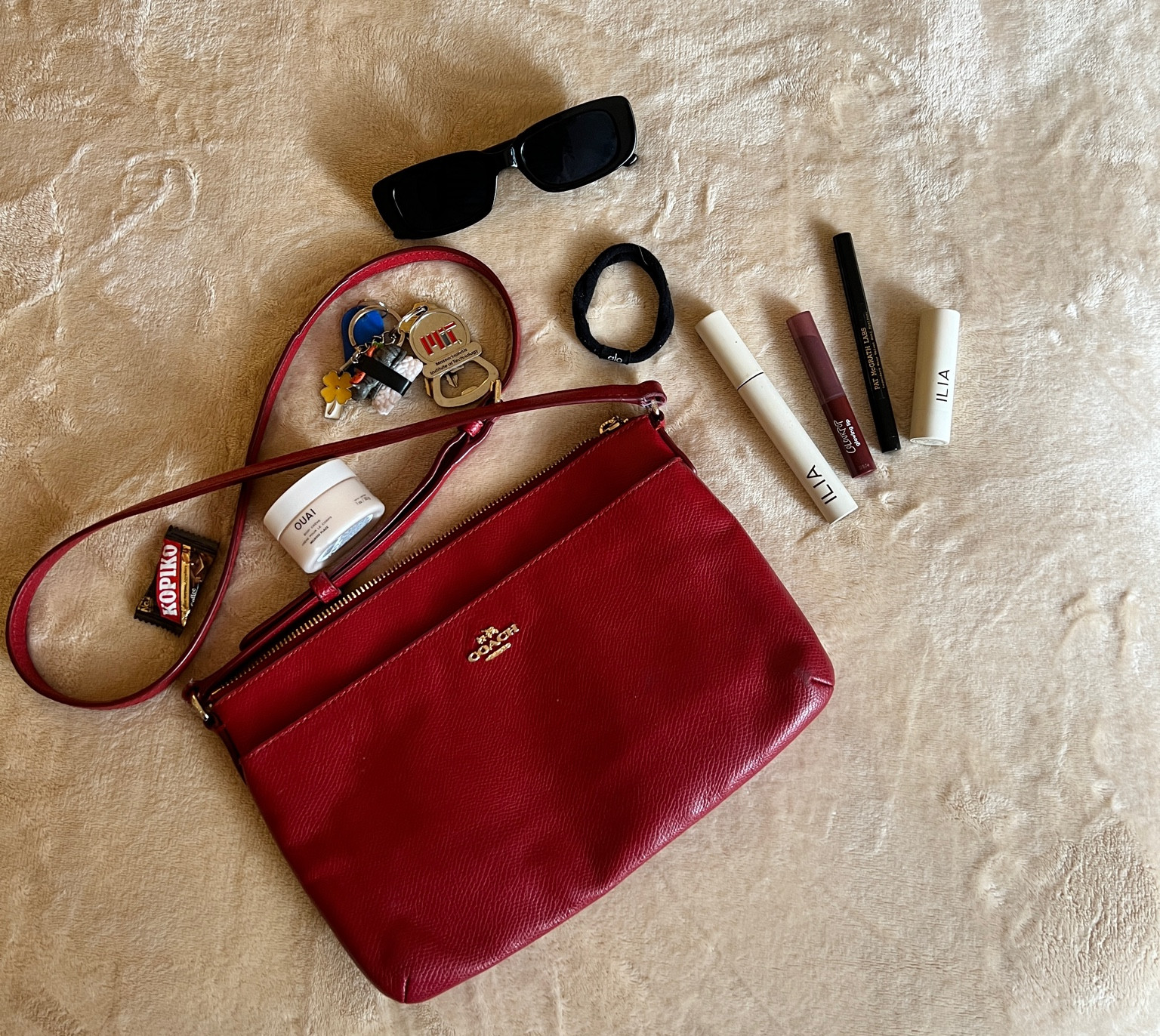 What’s in my purse 👜 

#LTKitbag #LTKstyletip #LTKbeauty