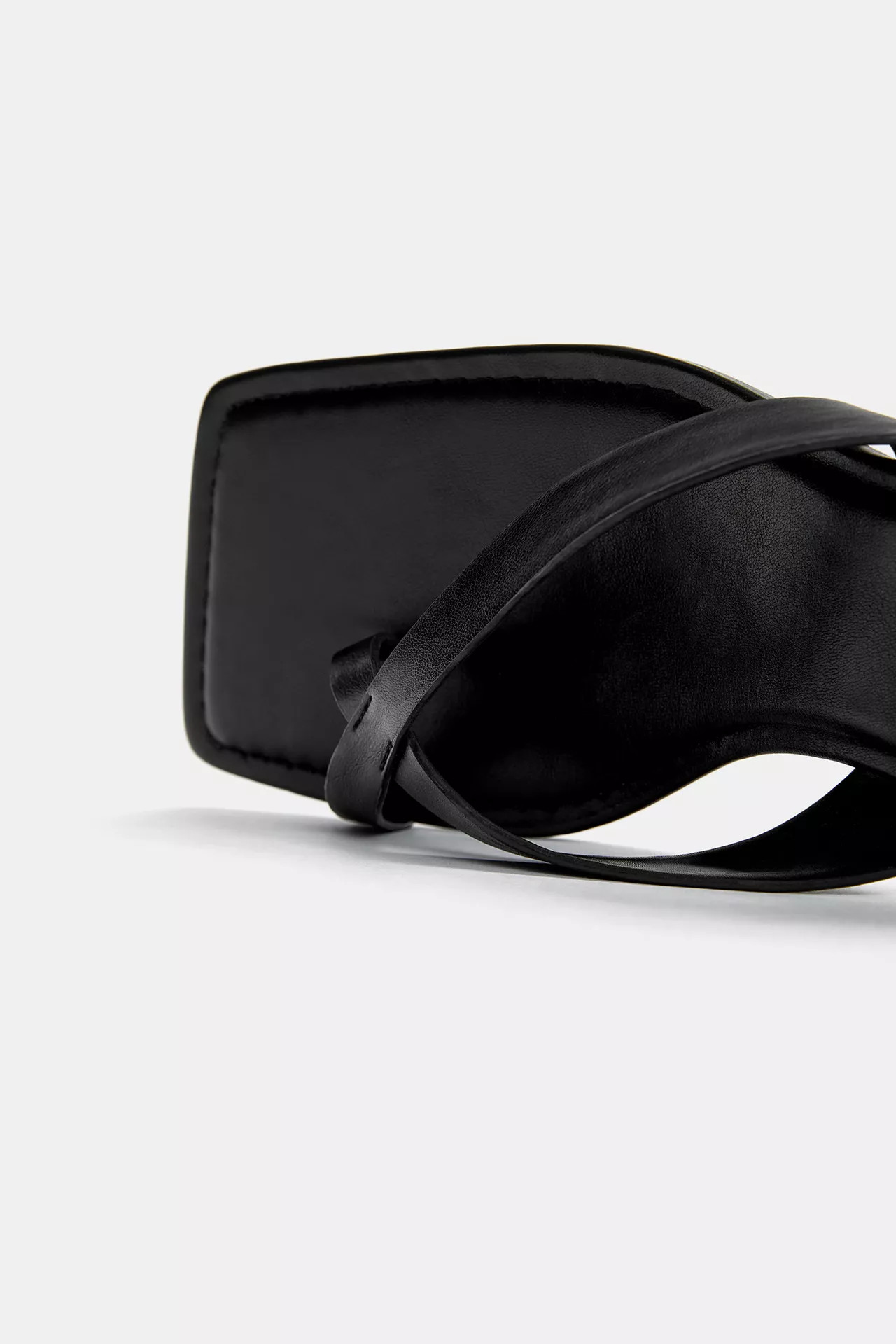 Block heel sandals | PULL and BEAR UK