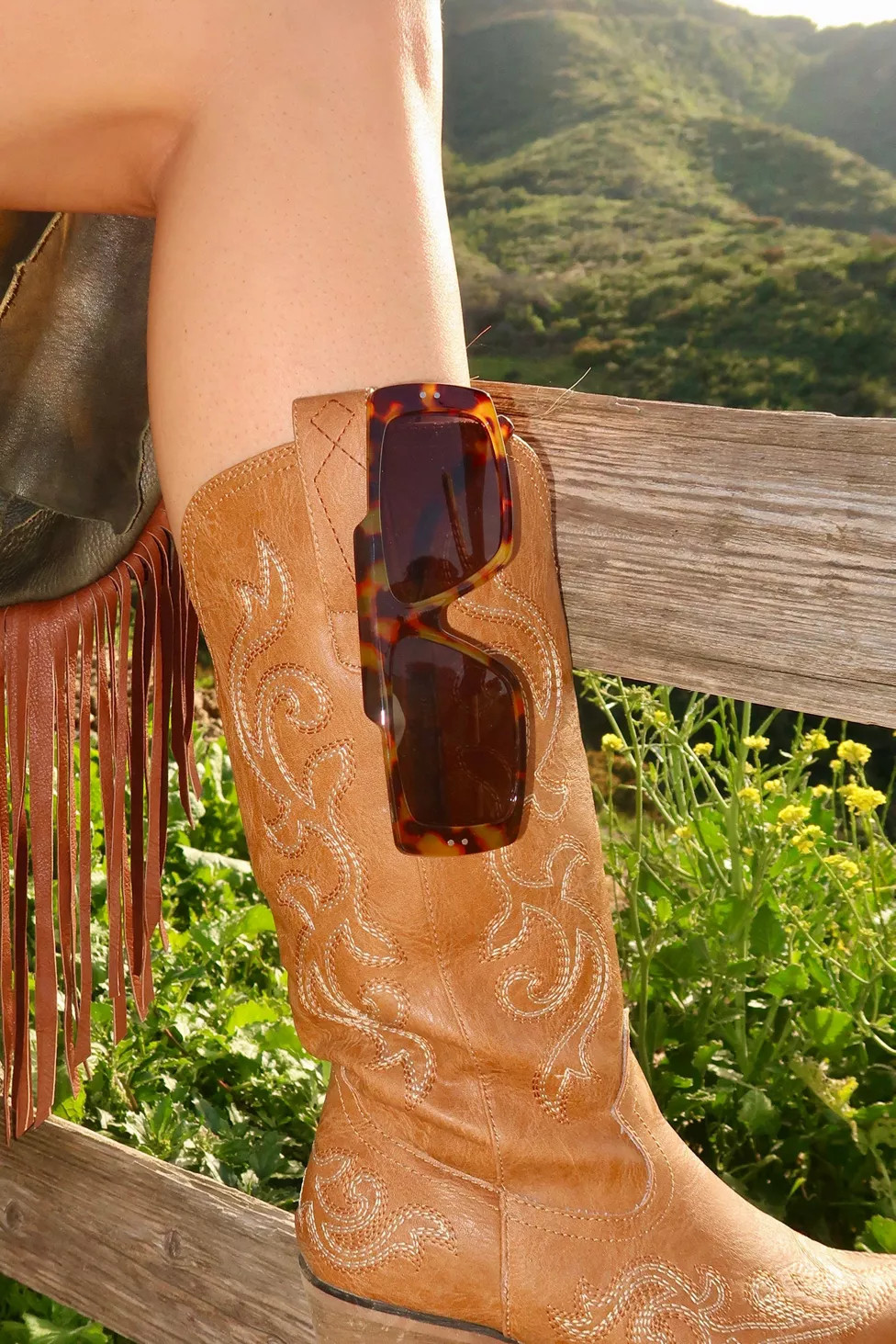 Giant Vintage Sycamore Aviator Sunglasses | Urban Outfitters (US and RoW)