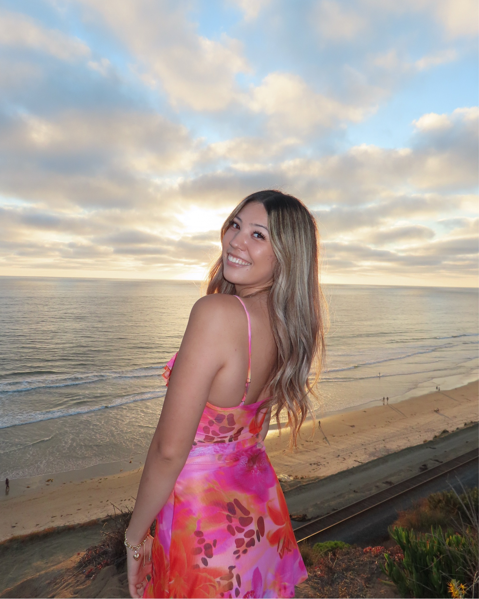 DIGITAL CAM SUNSET OUTFIT!!

dress is the “music sounds better mini dress” in “paradise dreams” color from white fox!! code UWFMIA for $$ off! 💖🌴