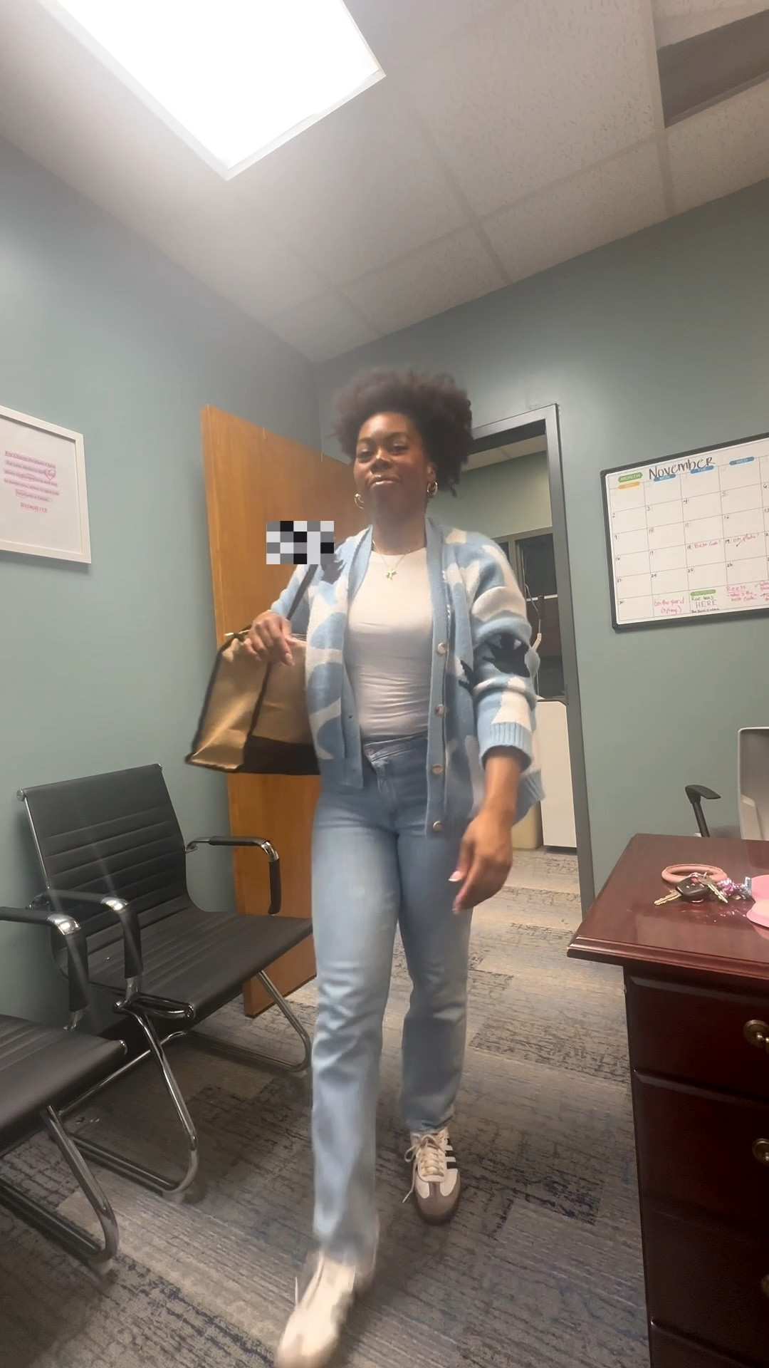 A simple workday fit built from my favorite pieces✨
Jeans, cardigan, shoes
#ltkworkwear

#LTKWorkwear #LTKootd