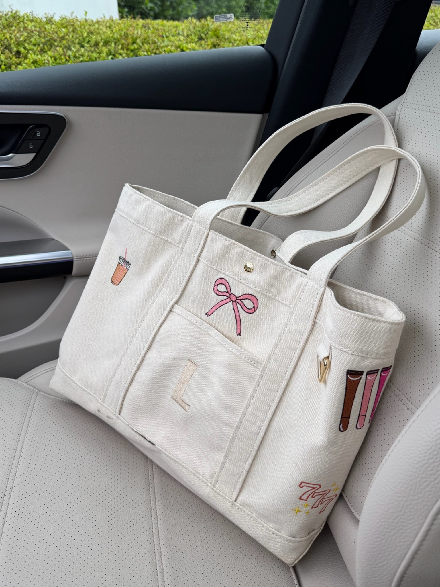 Obsessed with this medium customizable icon tote from @baublebar! Makes for the perfect practical gift!

#LTKMothersDay #LTKTravel #LTKgrwm