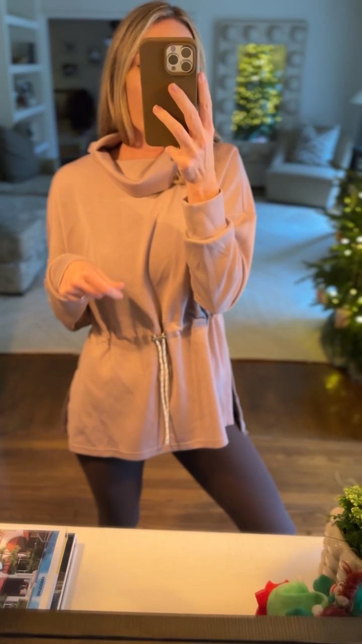 This @amazon sweatshirt is under $20 and is such a good buy! Wearing a Medium! ✨

#LTKSeasonal