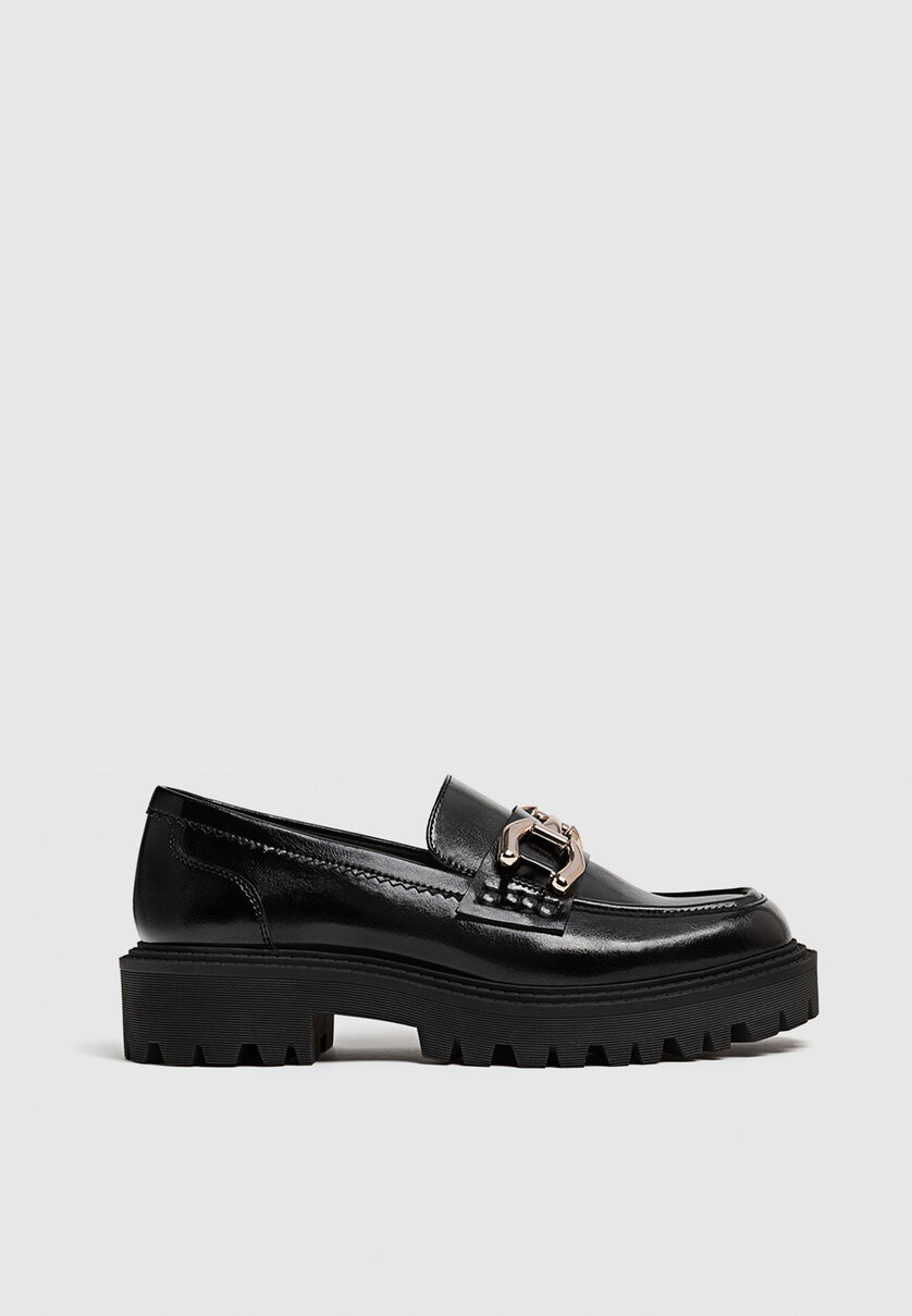 Black loafers with track soles - Women's fashion | Stradivarius United Kingdom | Stradivarius (UK)