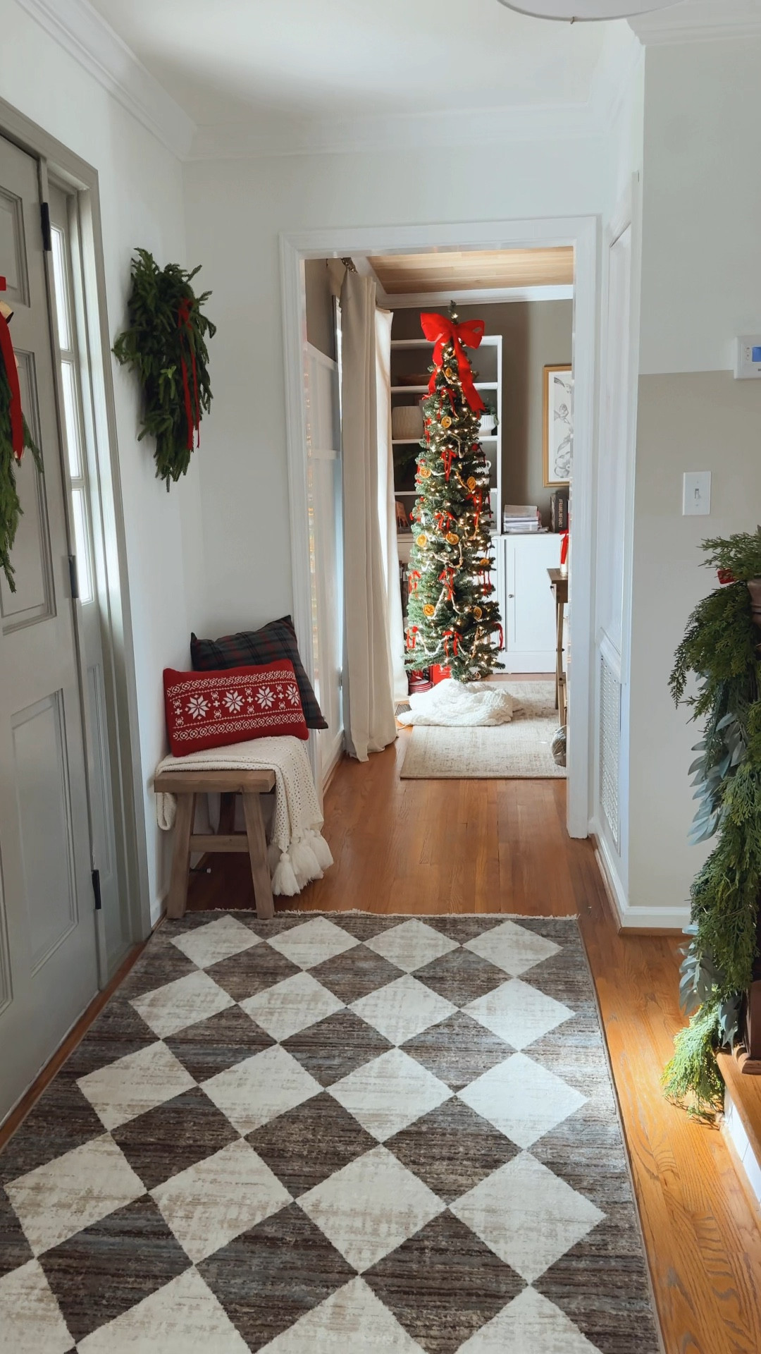 Christmas entryway…

I’ve been wanting to add some warmth to my entryway- especially during these winter months- it was as easy as swapping up my rugs. 

•4x6 in front of door 
•2x10 in hallway 

#christmasentry #entryway #christmasdecor

#LTKHoliday #LTKHome #LTKSeasonal