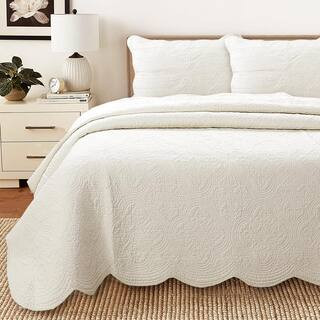 Victorian Medallion Matelasse Pure Solid 2-Piece Off White Scalloped Edge Cotton Twin Quilt Beddi... | The Home Depot