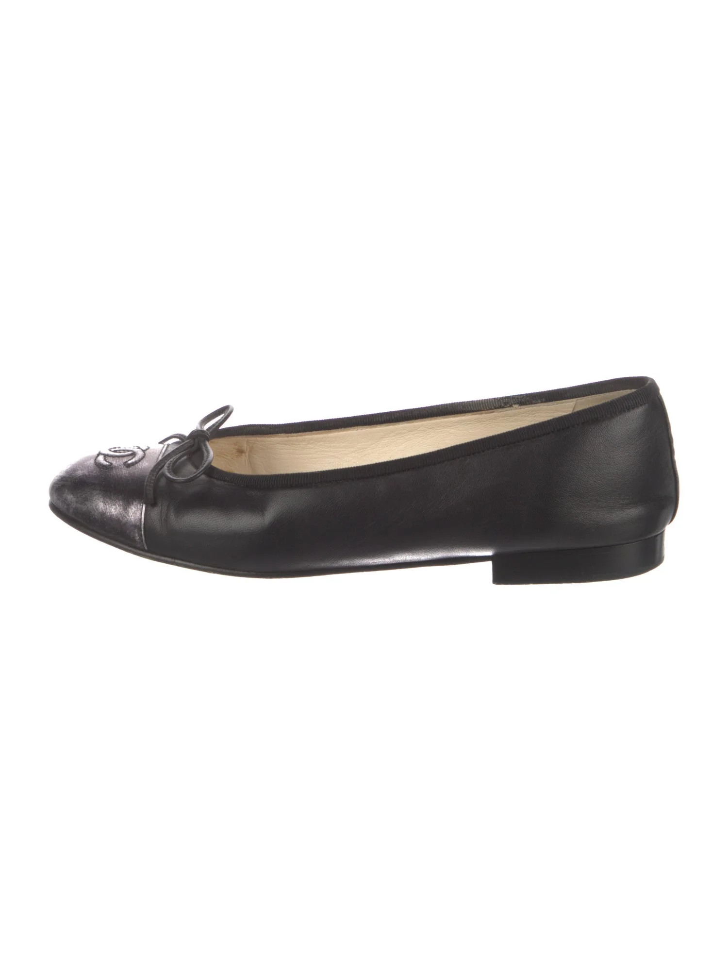 Interlocking CC Logo Leather Ballet Flats | The RealReal