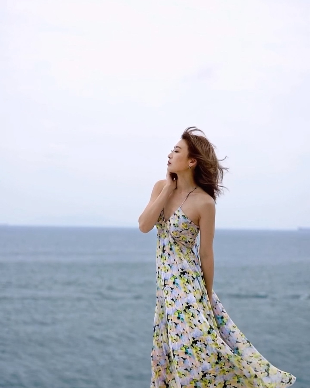 🔥 Feeling the heat? ☀️☀️
 Dress light: Opt for breathable fabrics like cotton and linen. Rock those flowy dresses, shorts, and tank tops to stay stylish and comfortable! Matching with a little handbag, and ready to enjoy your summer !!! Moonshaft is one of my favorite !#dress #clubmonaco #summerdress #flowy 

#LTKasia #LTKsummer #LTKstyletip