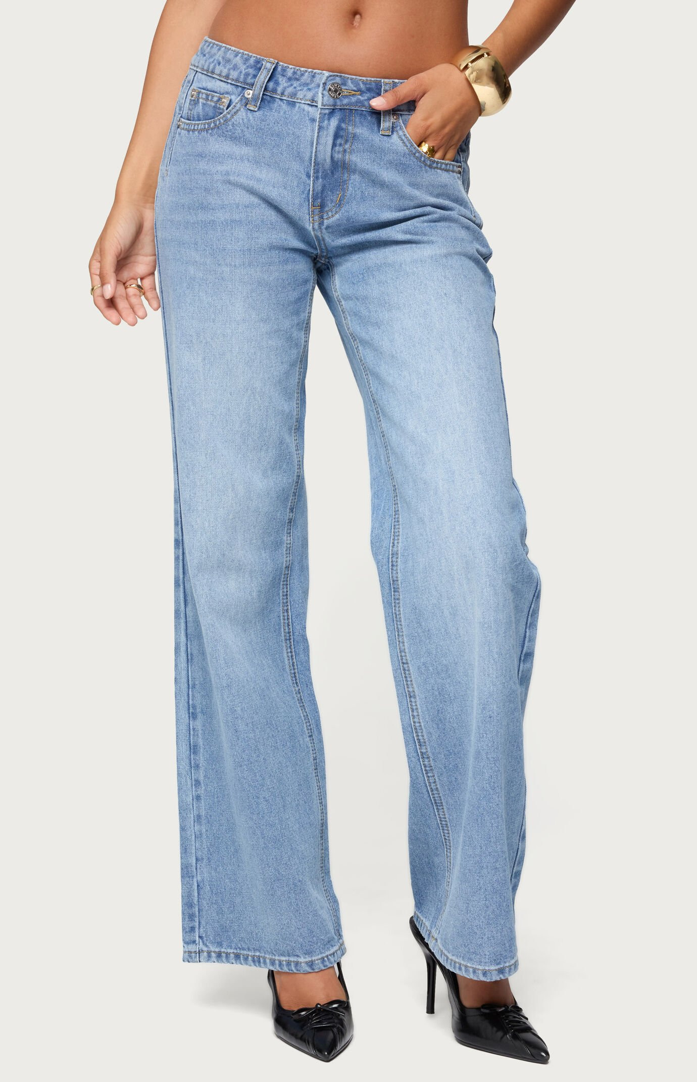 Edikted Women's Holly Straight Leg Mid Rise Jeans in Light Blue - Size Small | PacSun