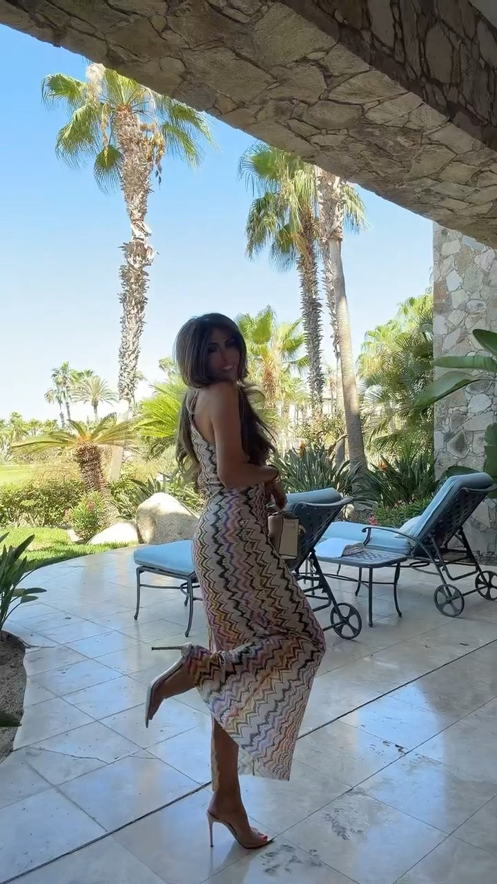 This dress that you all loved is still in stock!!! Looks like Missoni!! Wearing a size small! 🫶🏻

Nordstrom fashion, Nordstrom finds, Nordstrom dresses, Summer outfits, Summer dresses, Beach vacation outfits, Nordstrom Sale, Gemme Beauty, Emily Gemma

#LTKSeasonal #LTKdayinmylife #LTKootd