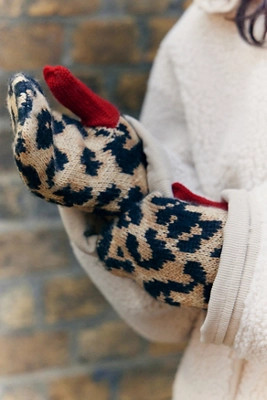 Damson Madder Leopard Mittens | Urban Outfitters UK