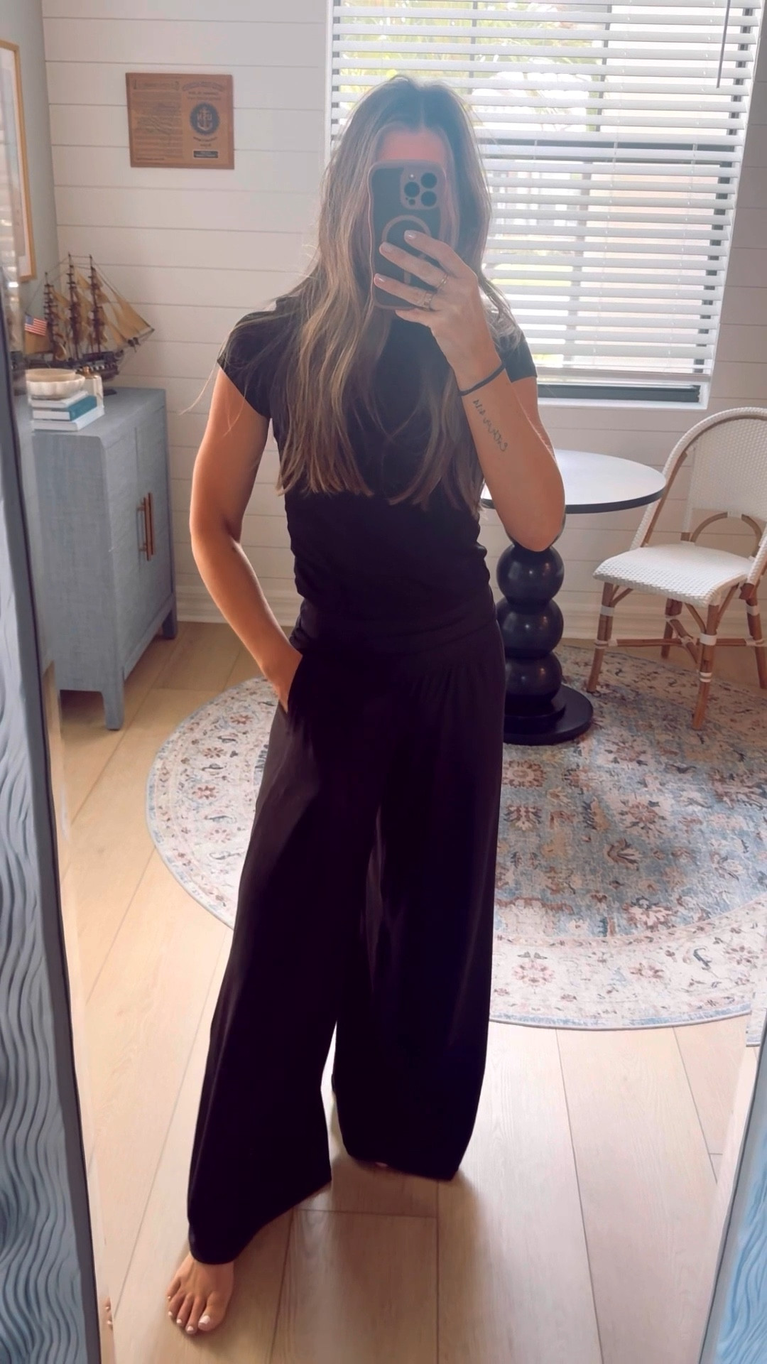 Work from home outfit of the day — comfy comfy comfy 👌🏻👏🏻  best pants EVER 
*XS pants.. XS shirt 