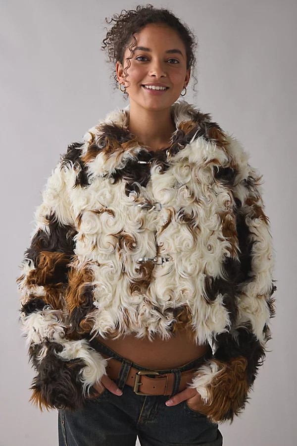 Azalea Wang Enora Cropped Faux Fur Jacket in Cream, Women's at Urban Outfitters | Urban Outfitters (US and RoW)