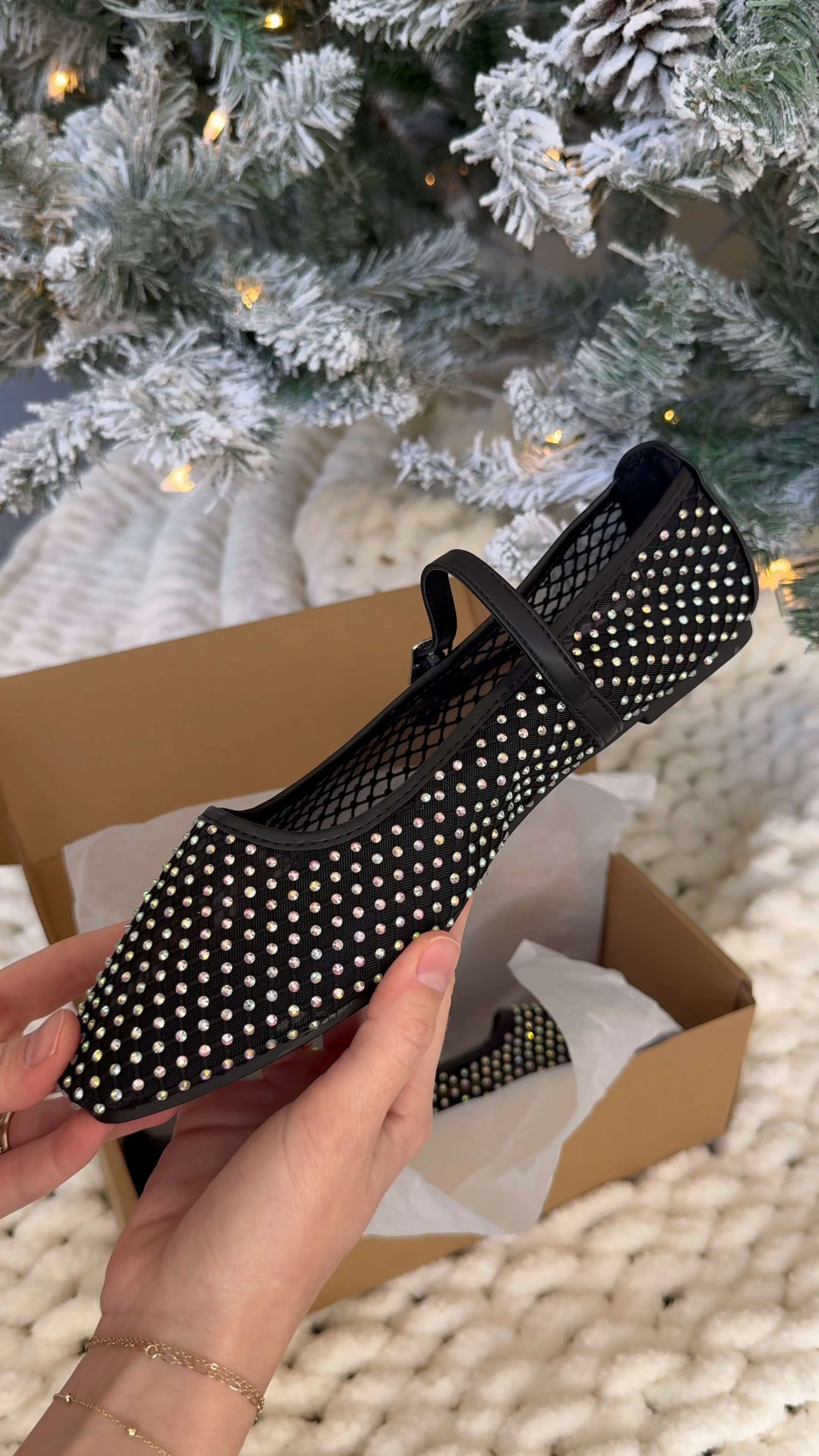 Perfect holiday flats, run true to size!  

 

#LTKHoliday #LTKFindsUnder100
