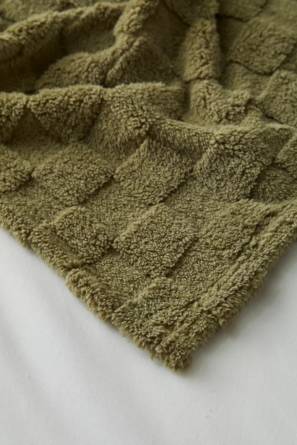 Checkerboard Super Plush Throw Blanket | Urban Outfitters (US and RoW)