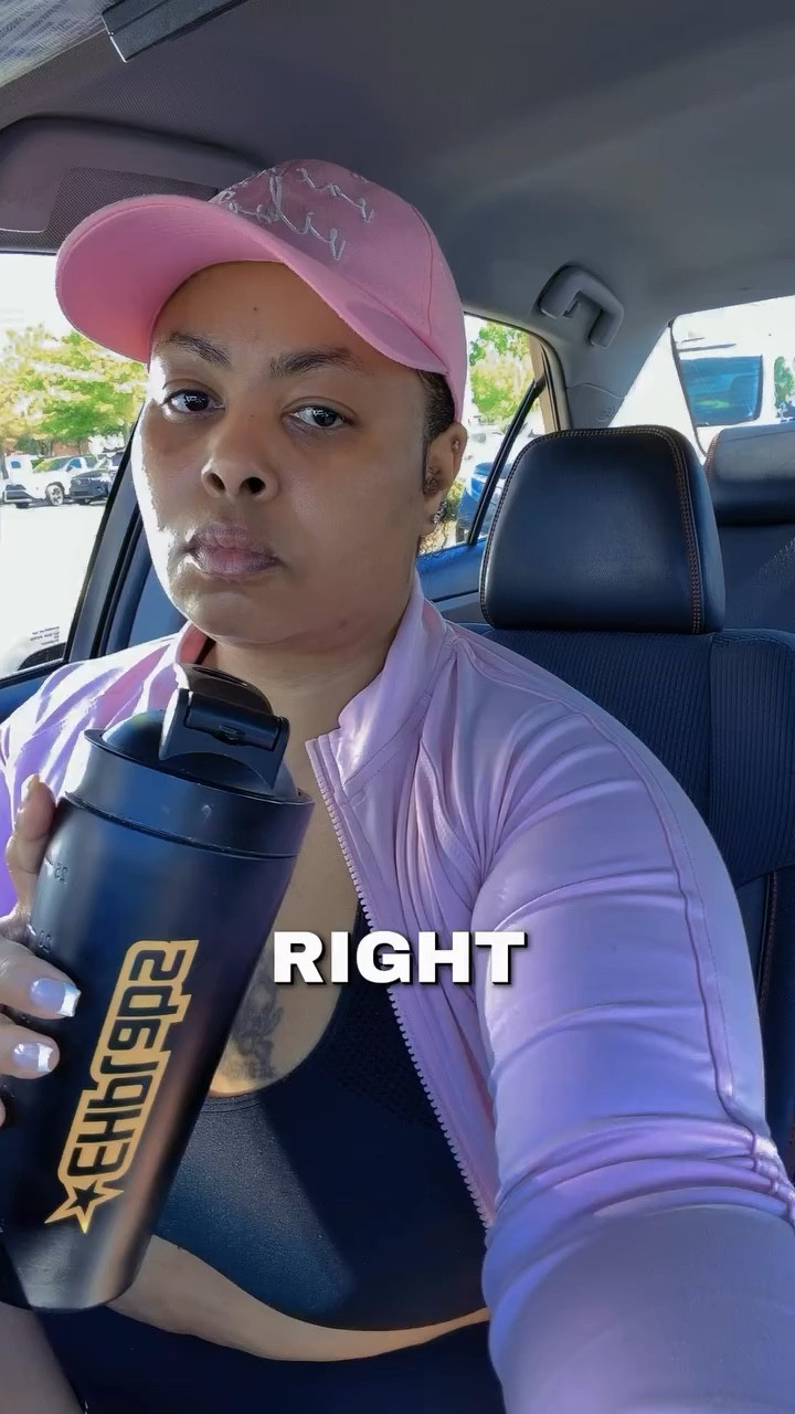 I’m FOCUSED and COMMITTED 

Still using my @oxyshred from @ehplabs_usa and @sportsresearch to support my fitness goals! 

#oxyshred #tropicalsunrise #hydrateelectrolytes #sportsresearch #ehplabs