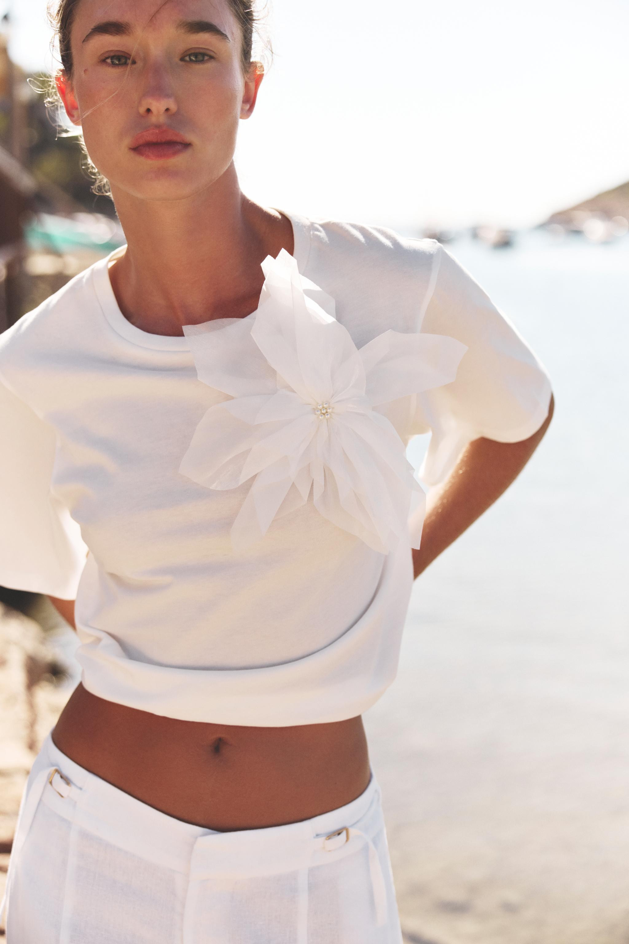 VOLUMINOUS FLOWER T-SHIRT | Zara US