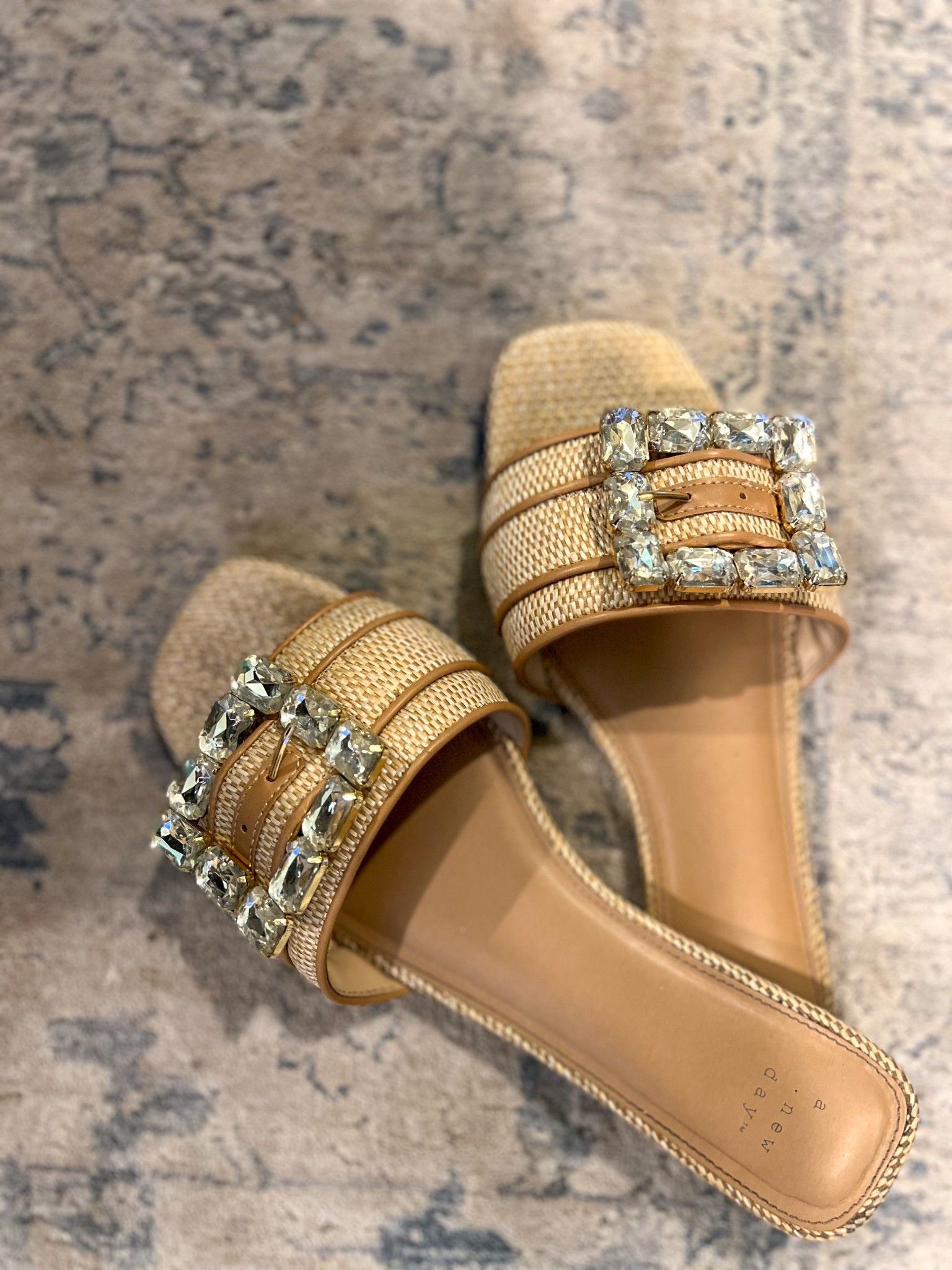 SALE
TARGET raffia and rhinestone buckle flat slide on 
Slip on
Sandals

#LTKShoeCrush #LTKFallSale #LTKSaleAlert