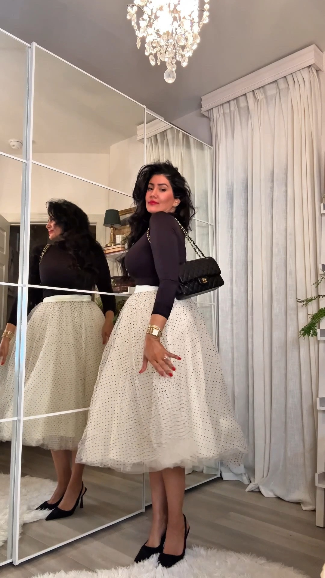 Winter date nights just feel extra special 🤍
Soft layers, cozy textures, and a look that feels timeless but still romantic. Warm enough for the cold, polished enough for dinner, and comfortable enough to actually enjoy the night. Everything I’m wearing is linked on LTK ✨

#WinterDateNight #DateNightOutfit #LTKStyle #LTKFinds #WinterOutfitInspo #CozyChic #RomanticStyle #ColdWeatherFashion 

#LTKBeauty #LTKOver40 #LTKootd