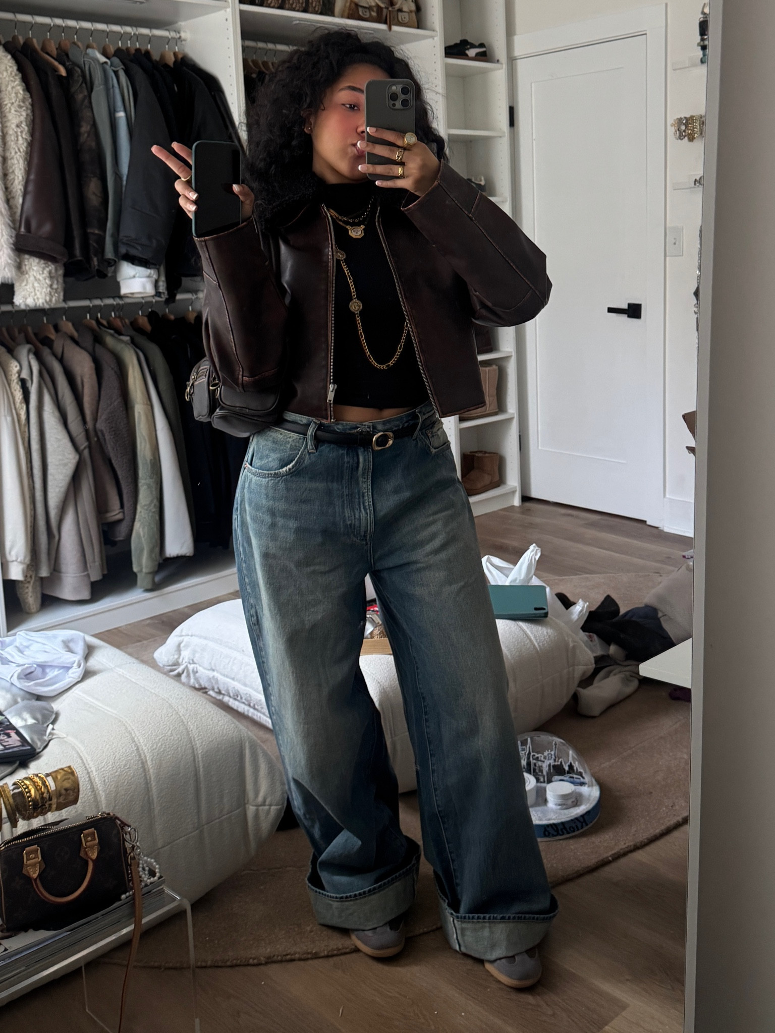 let’s ignore my messy room 🤎 OOTD 

#LTKStyleTip #LTKFindsUnder100 #LTKFindsUnder50