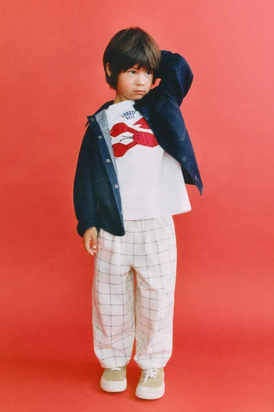 Baggy pants with elastic waistband. Front pockets and label appliqué at back. Plaid print. Main ... | Zara US