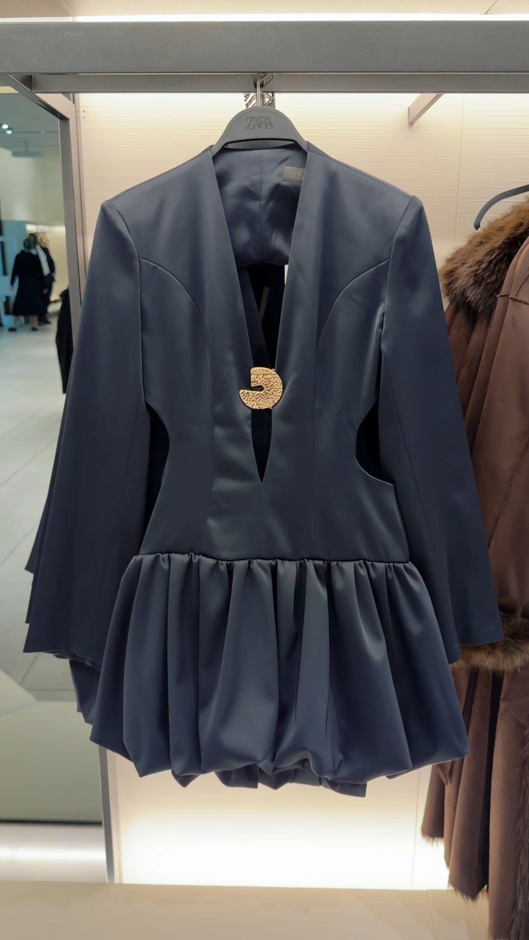 Zara mini dress - perfect for Thanksgiving, night time out or Christmas party!

Zara dress • black dress • thanksgiving outfit idea • holiday dress 

#LTKootd #LTKWedding #LTKHoliday