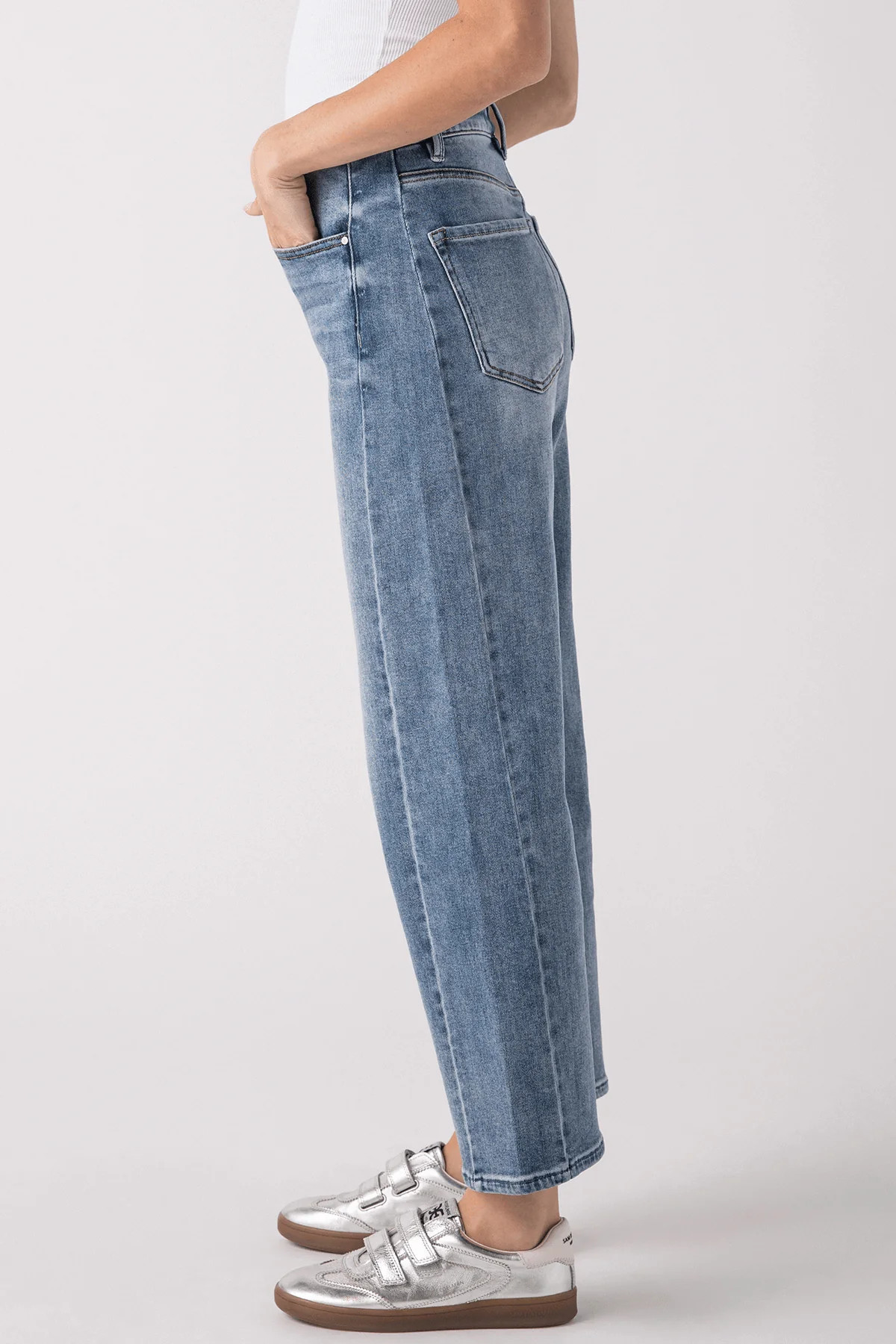 Risen Wren High Rise Barrel Jeans | Social Threads
