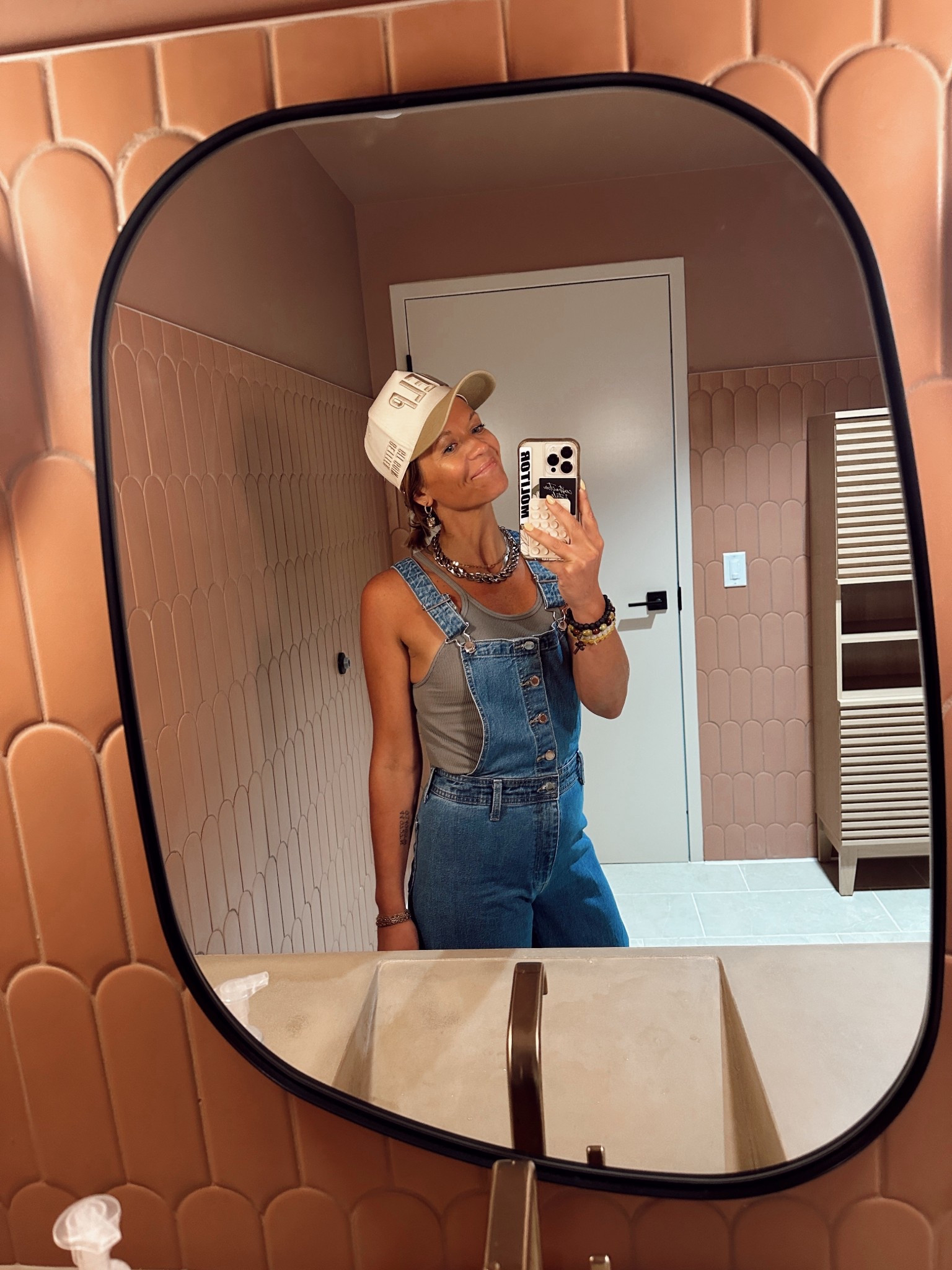 OOTD! Plus the mirror link. New commercial space for beautiful people vibes. 