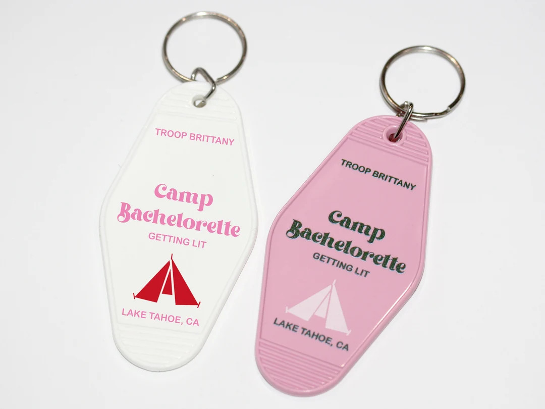 Set of 10 Camp Bachelorette Favors Retro Motel Keychains Custom Glamping Camping Outdoorsy Mounta... | Etsy (US)