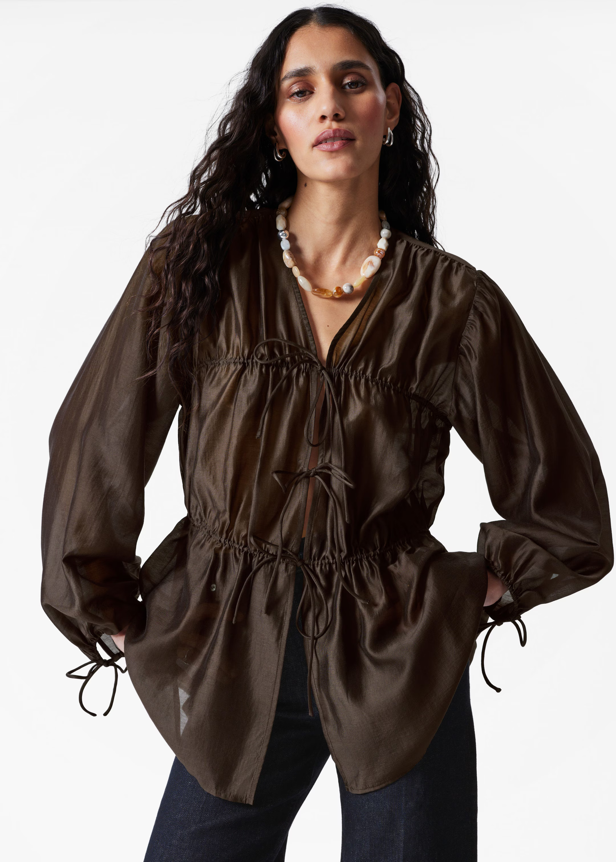 Geraffte Bluse mit Kordelzug - Dunkelbraun - & Other Stories DE | & Other Stories EU