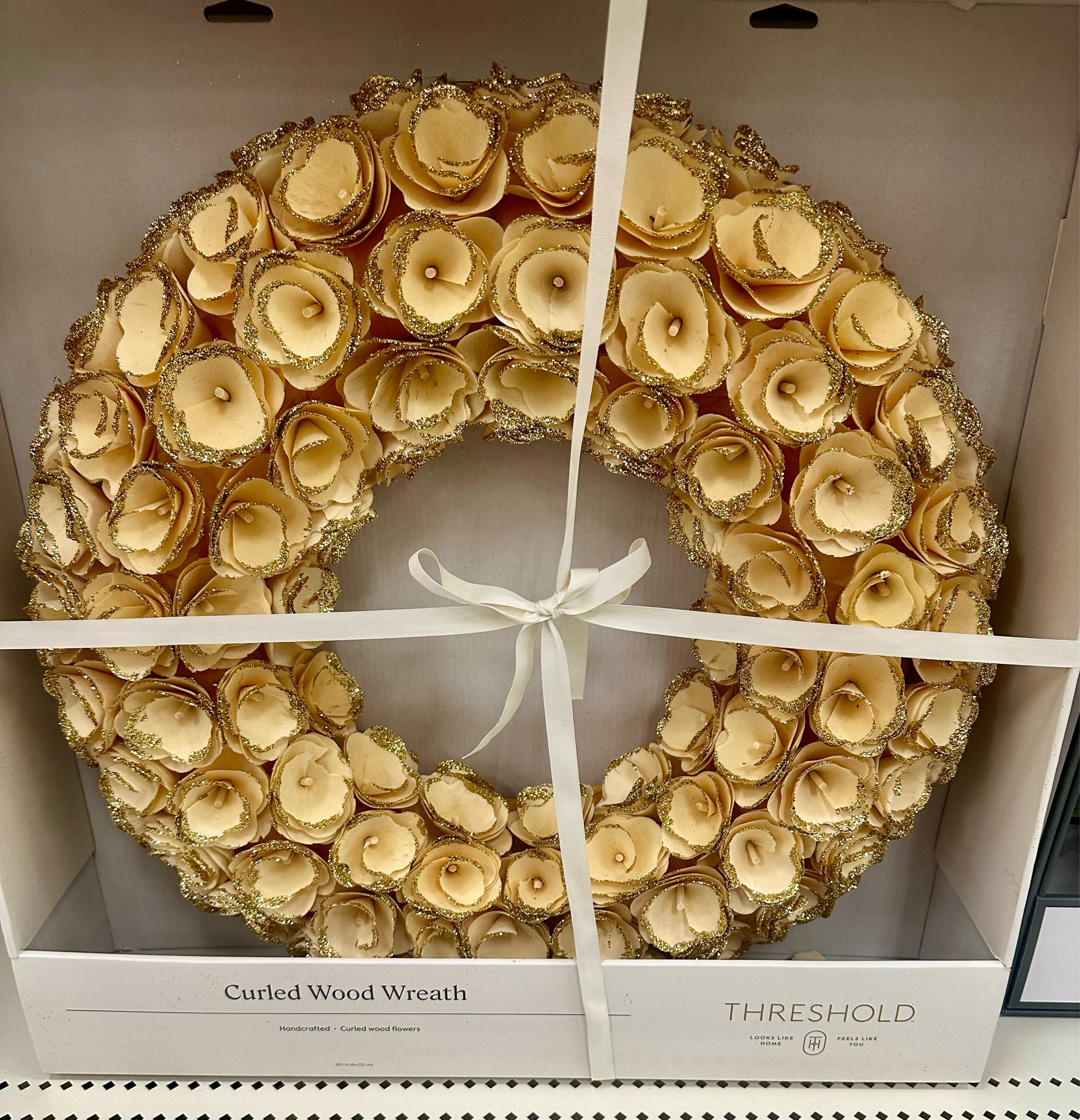 Wreath

Curled wooden wreath 

Also included other holiday decor. 

#LTKhome
#LTKbeauty

holiday decorations, wreath, mantle wreath, Christmas wreath, gold wreath, 
wooden wreath, curled wooden wreath 


#LTKfindsunder50 #LTKSeasonal #LTKHoliday