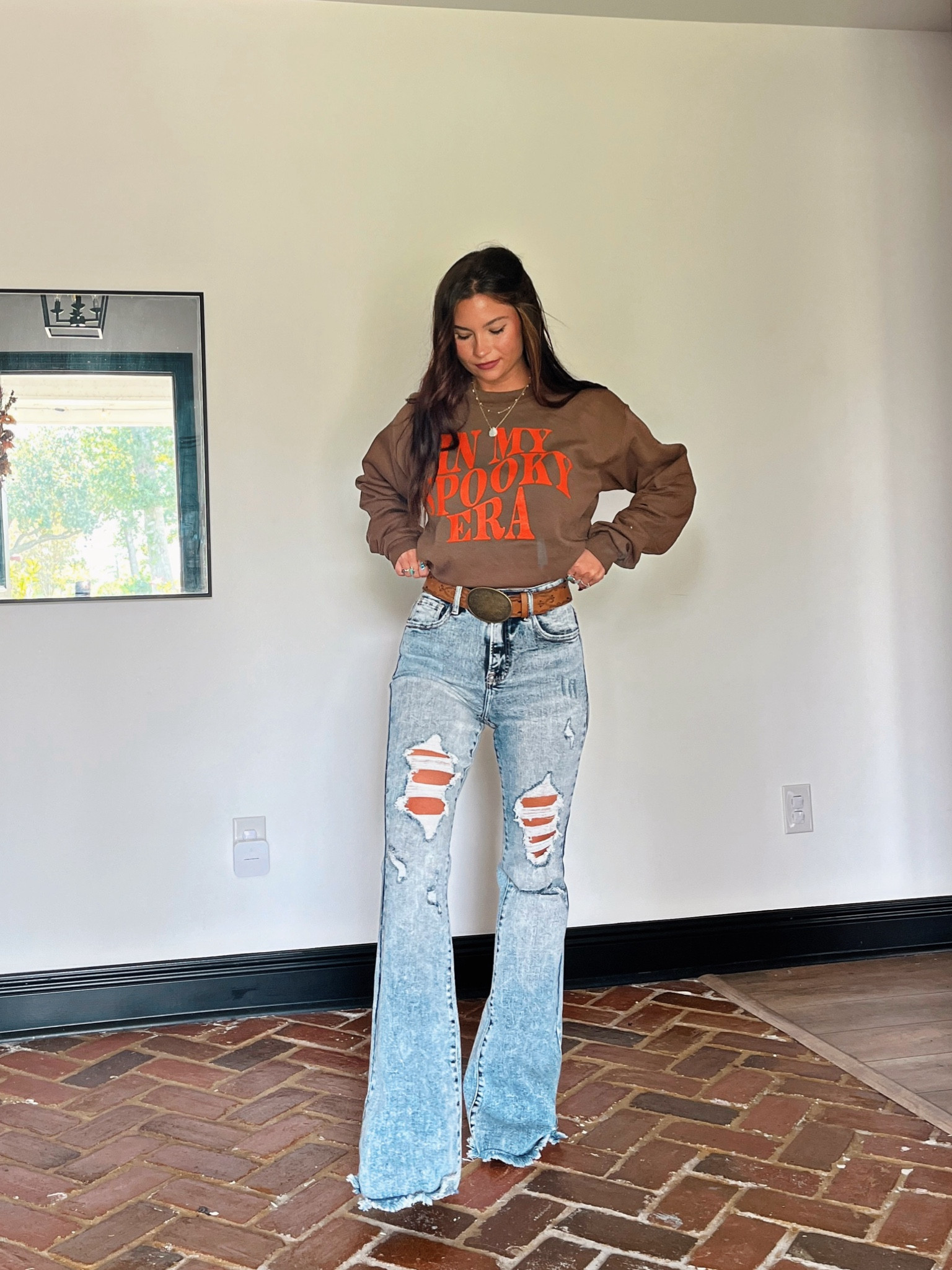 Tummy control flares paired with spooky era crewneck! Code LORI20 to save 



#LTKFindsUnder100 #LTKSeasonal #LTKFallSale