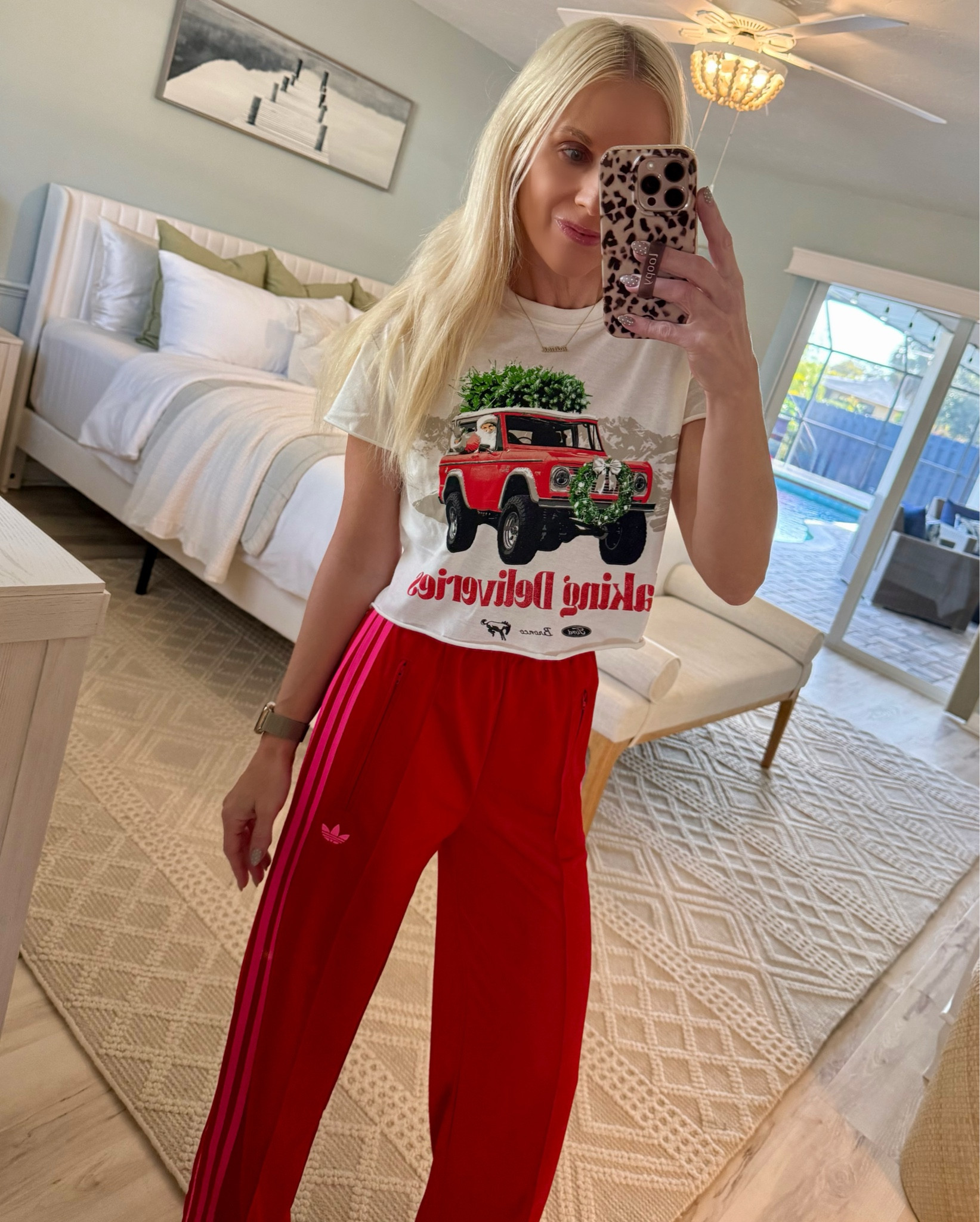Where my Bronco girls at?! I found this tee at TJ Maxx for like $8 - obviously I cropped it, cause duh! I’m in XXS. Adidas track pants remain a festive fave - wearing XS. I linked a bunch of cute Christmas Bronco tees for ya! xo

Christmas/Bronco/Adidas

#LTKHoliday #LTKSeasonal #LTKootd