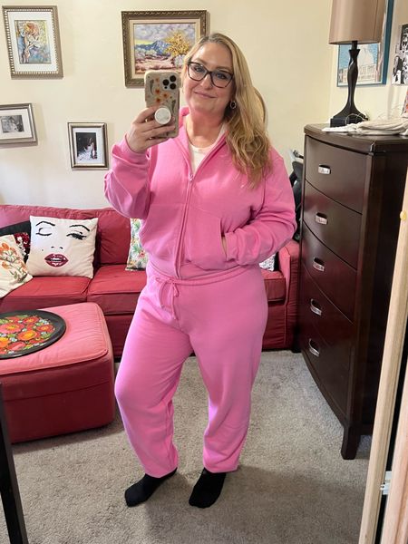 Cozy pink sweatsuit I’m living in!💕
Size L top and bottom 

#LTKcurves #LTKFind