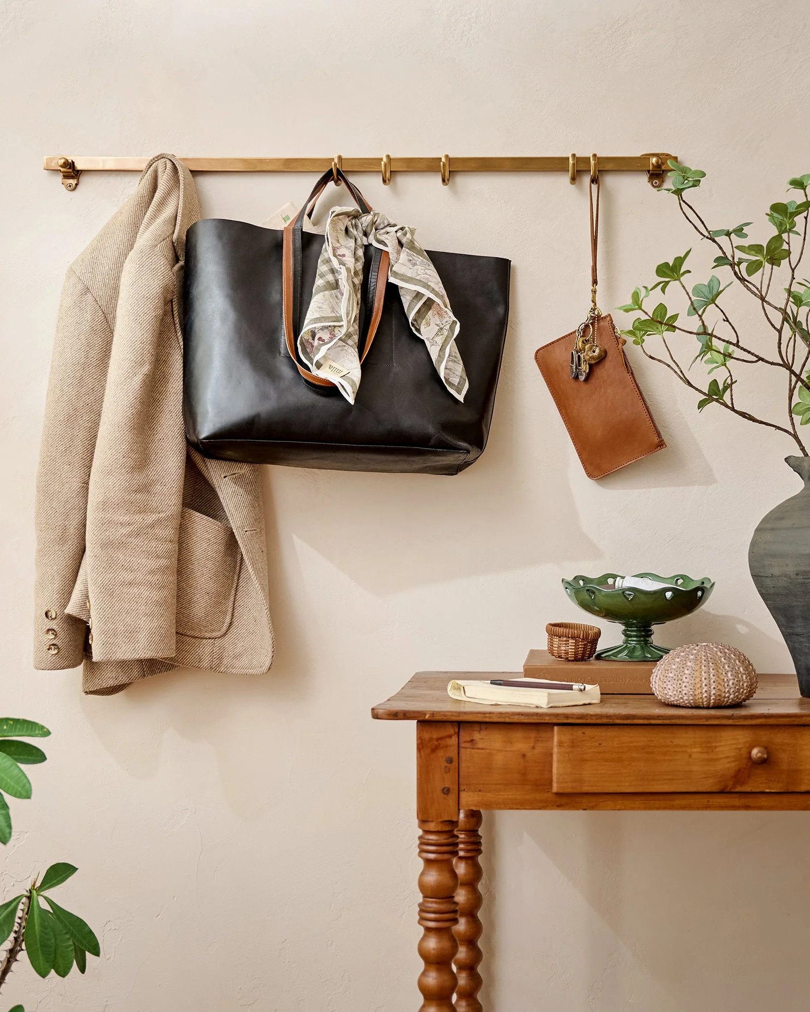 Samuel Vintage Inspired Flat Rail with Hooks | Magnolia