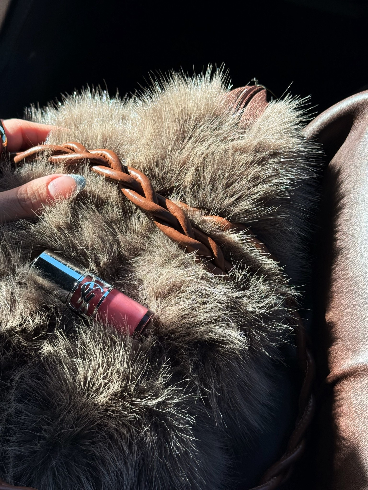 My new Amazon bag looks like our bunny 😆 I love it tho! It’s a tote bag that’s perfect for a winter outfit. Sharing my favorite plumping lip oil right now // shade 44 

Makeup favorites 
Amazon finds 


#LTKHoliday #LTKBeauty #LTKTravel