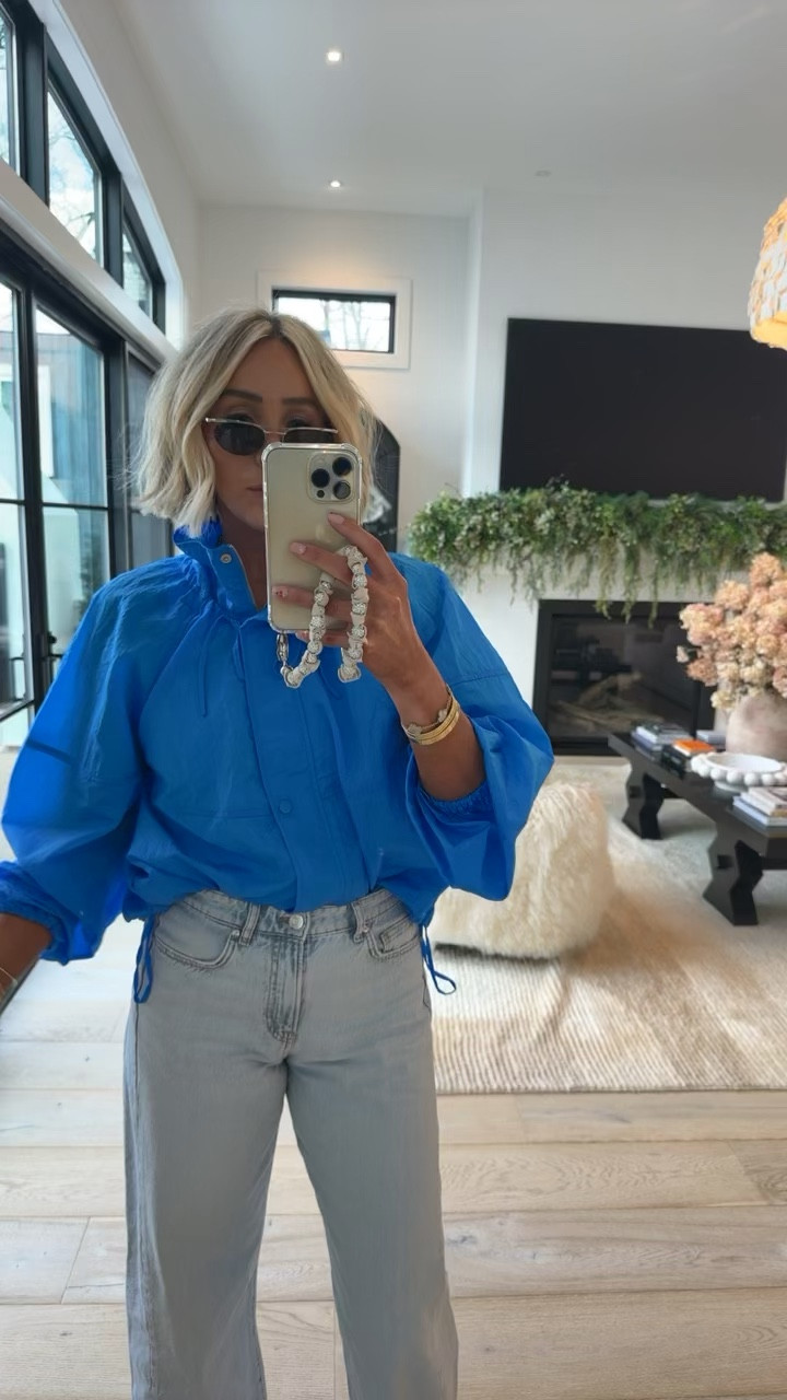 Blue on blue 💎💙 this denim is so good! Great Agolde look for less! 👏👏👏 