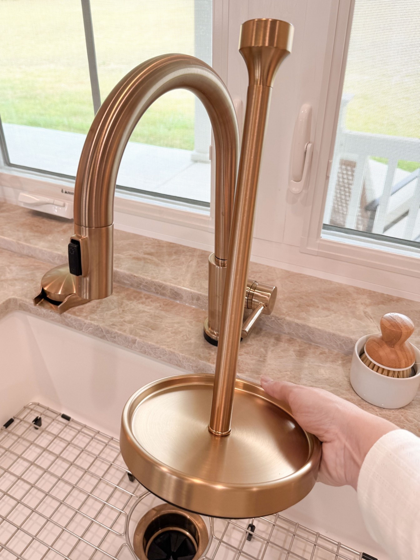Sharing another perfect match for Delta champagne bronze! This paper towel holder is heavy & sturdy - no tipping when pulling one off of the roll 🙌🏻 it comes in several similar styles and is under $20!

#LTKFamily 

#LTKHome #LTKFindsUnder50