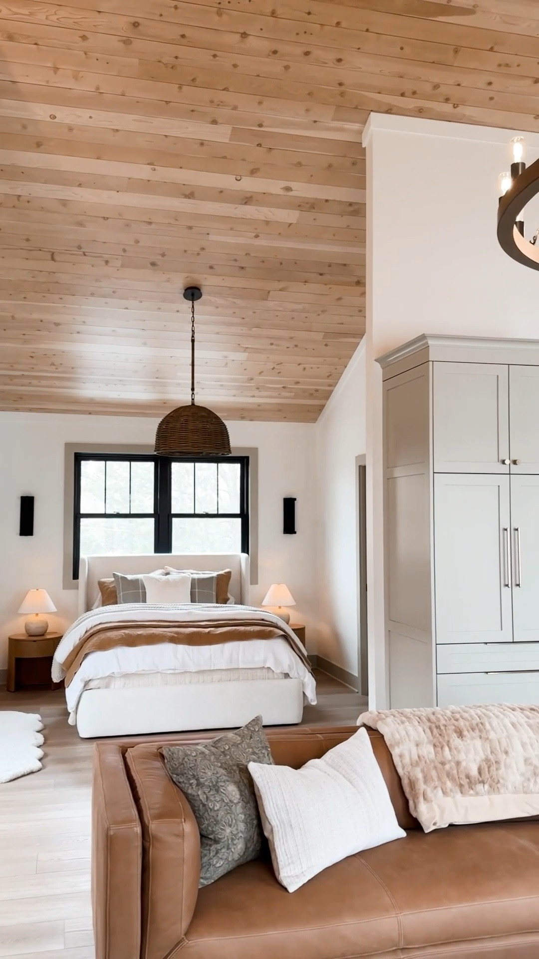 It’s official the guest house is COMPLETE! I linked everything I could but if you are looking for something not linked just leave a comment and I’ll let you know where to find it ✨


#LTKStyleTip #LTKWatchNow #LTKHome