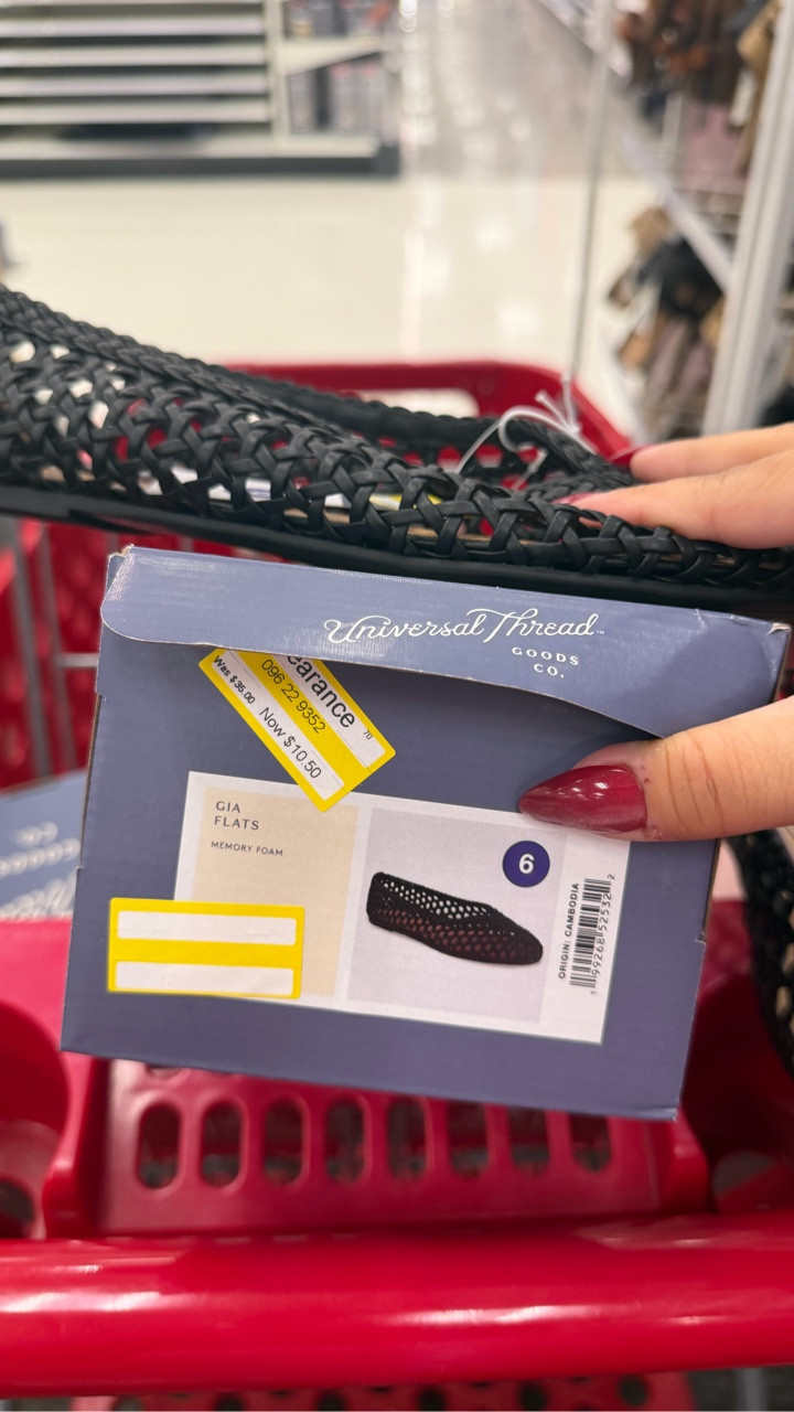 Target Shoe Clearance Finds!🎯
OMG I found these adorable flats for only $10.50 at Target!🏃🏻‍♀️
Did you spot those at your store?🤌

#target #clearance #shoes #targetclearance #clearancehunter