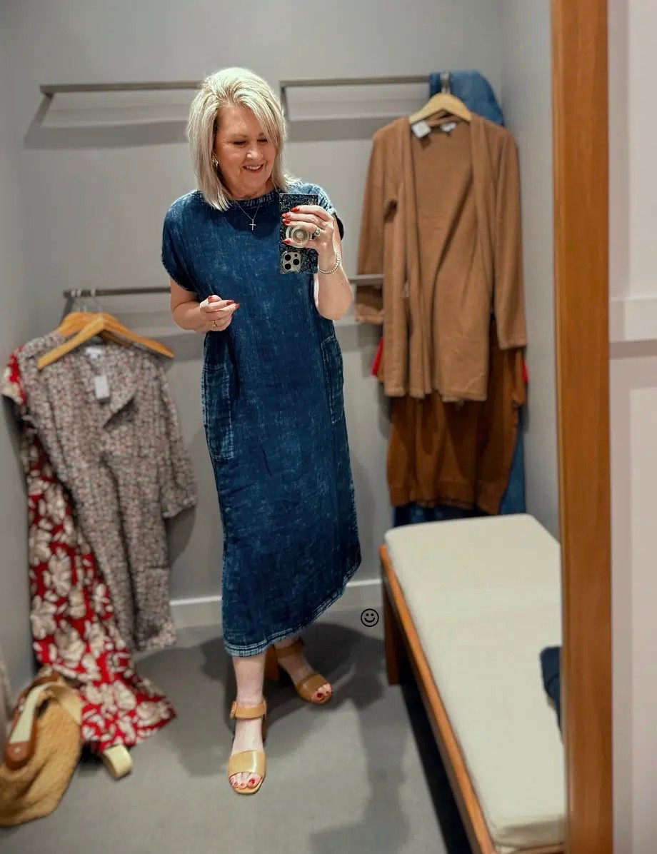 Here’s another Fall favorite from J Jill! This denim dress is versatile and easy to wear with different accessories. I am wearing a size medium!

#LTKootd #LTKWorkwear #LTKSeasonal