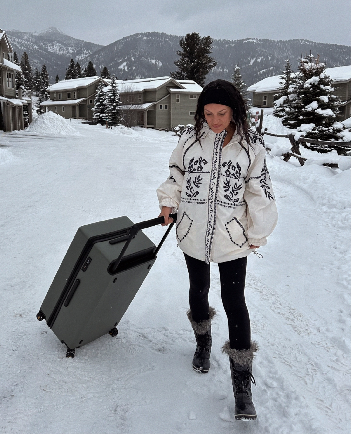 Packing for a snow vacation means a LOT of clothes. My #1 tip is great luggage and packing cubes (DONT SLEEP ON PACKING CUBES). Couldn’t find the ones to tag from level 8 but I love them because they get smaller like vacuum sealing your stuff. For real, buy any packing cubes and watch your life CHANGE. 