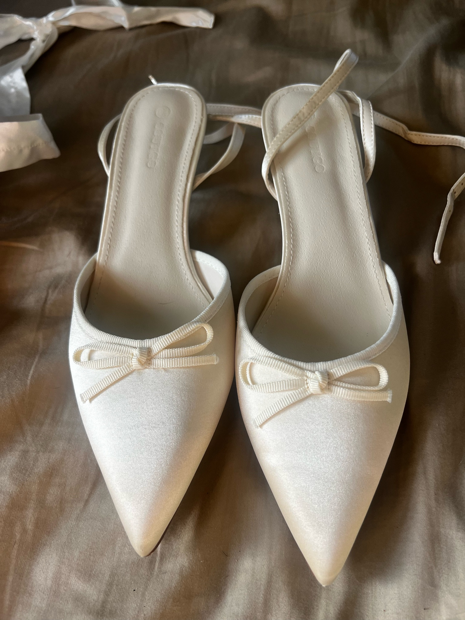 White kitten heels 

#LTKShoeCrush #LTKWedding